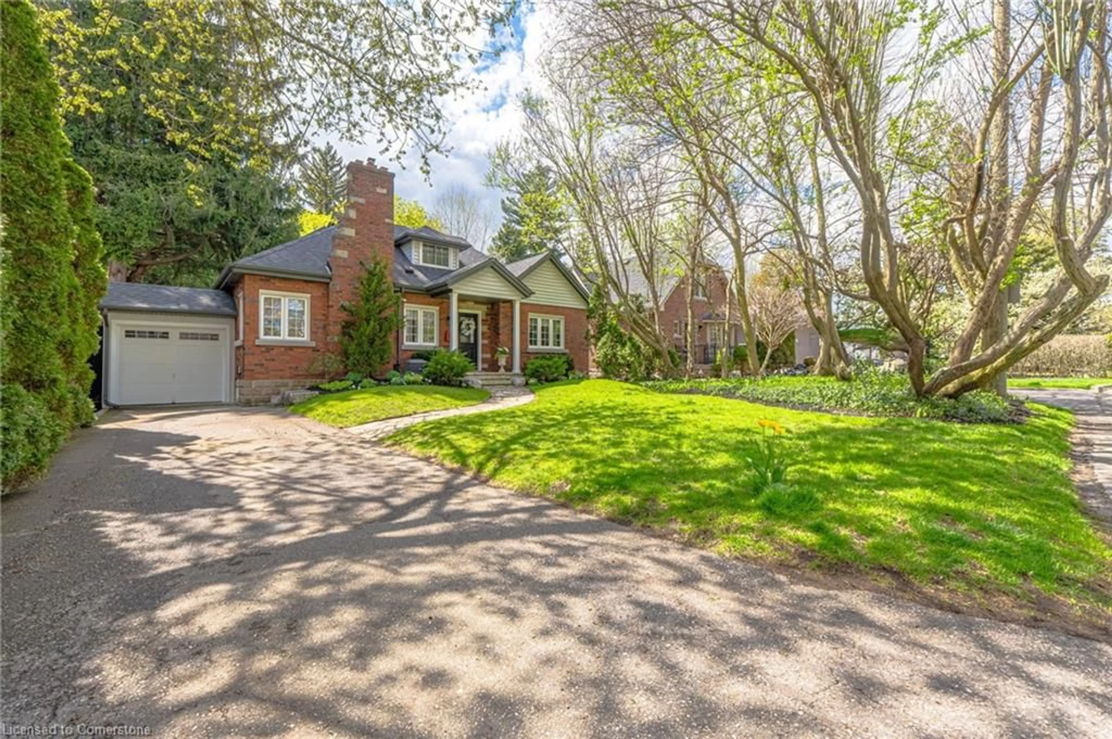 Home with brick exterior material, street for 6 Tweedsmuir Ave, Dundas Ontario L9H 4H5