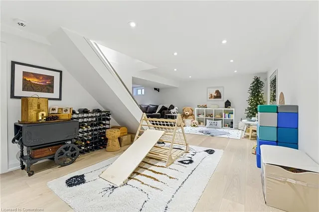 Additional property image - 6 Tweedsmuir Ave