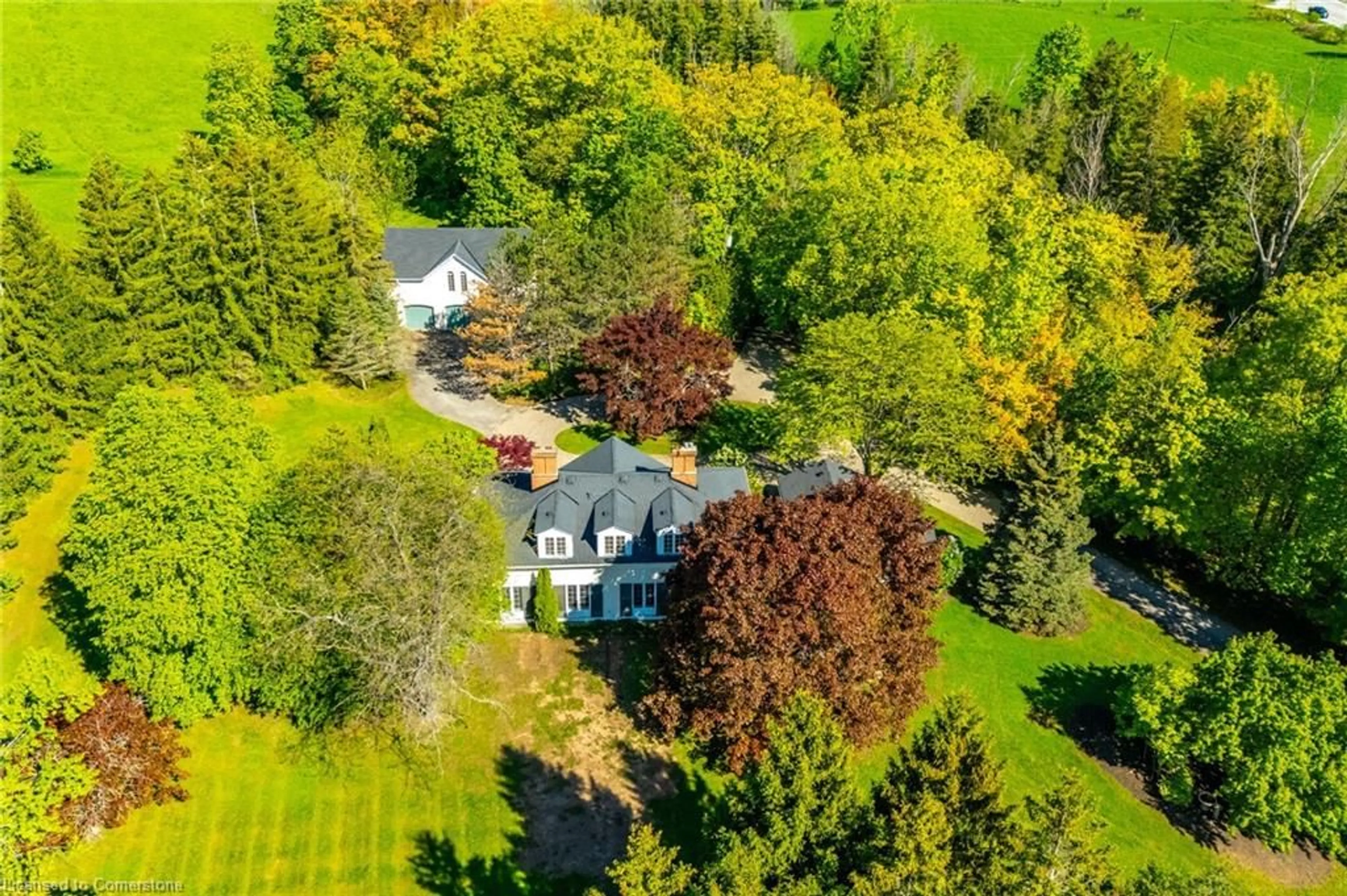 A pic from outside/outdoor area/front of a property/back of a property/a pic from drone, unknown for 3350 Guelph Line, Burlington Ontario L7P 0S7