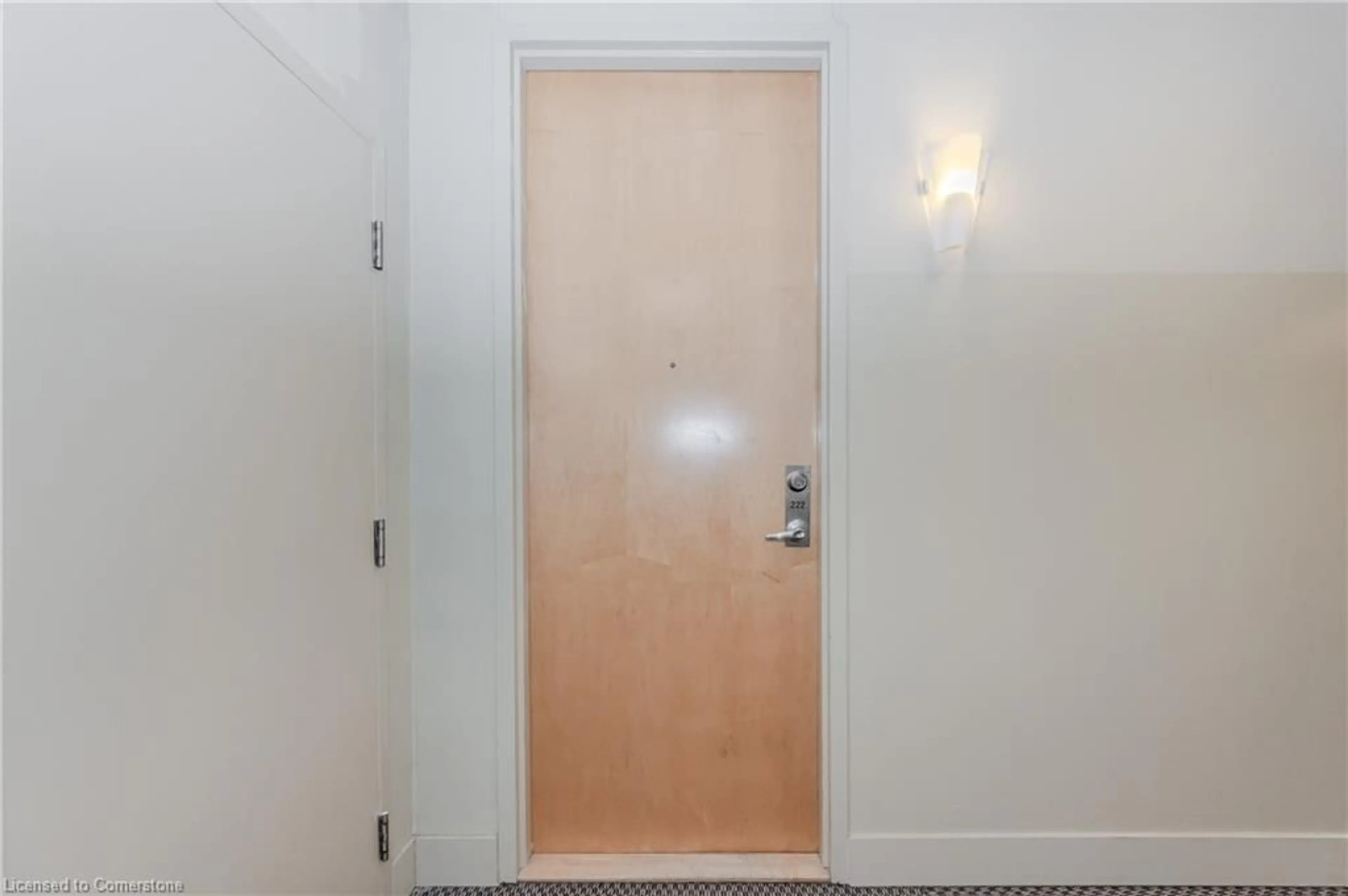 Indoor foyer for 410 King St #222, Kitchener Ontario N2G 1C3