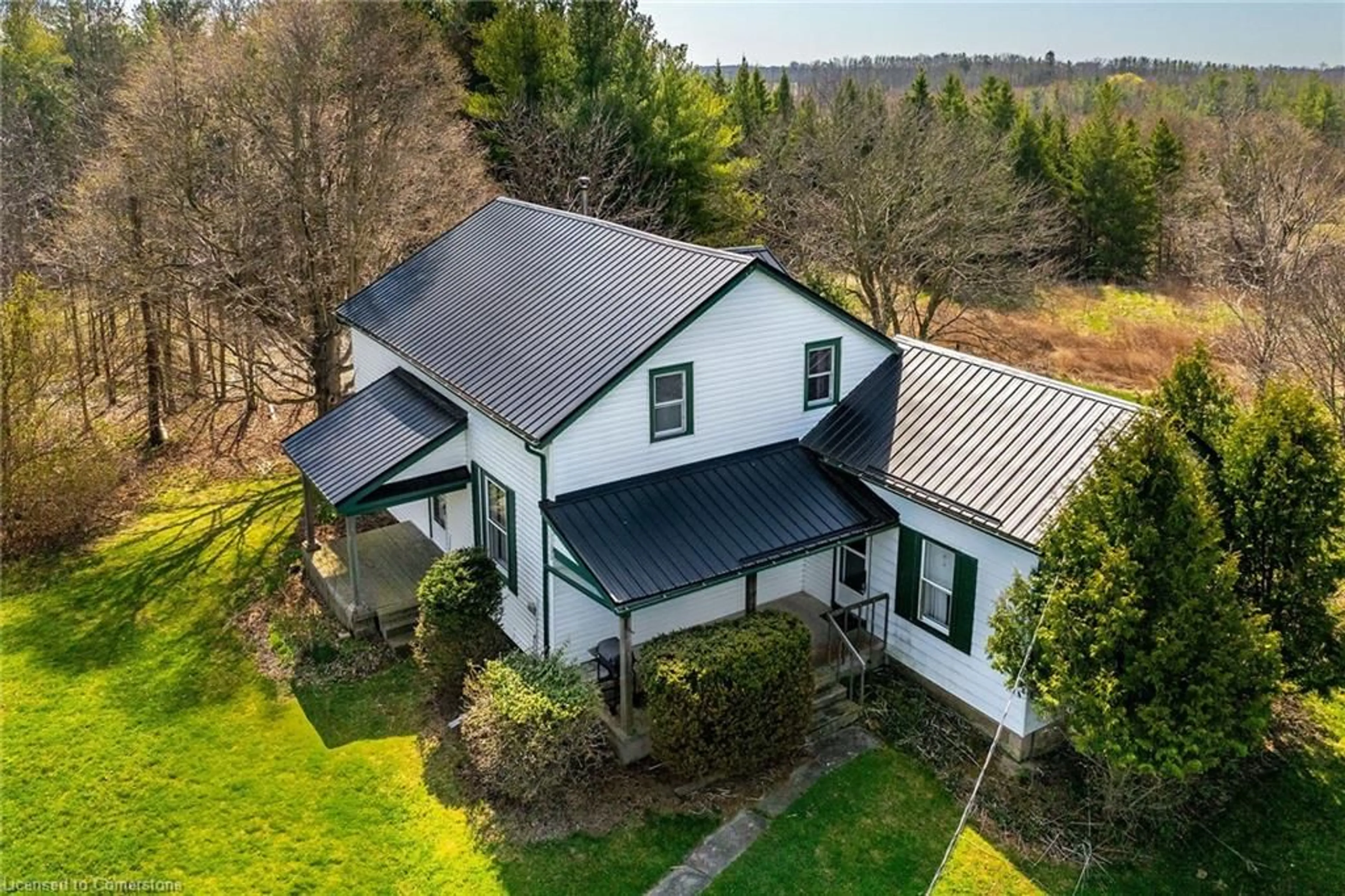 A pic from outside/outdoor area/front of a property/back of a property/a pic from drone, building for 521 Baptist Church Rd, Brantford Ontario N3W 2G9