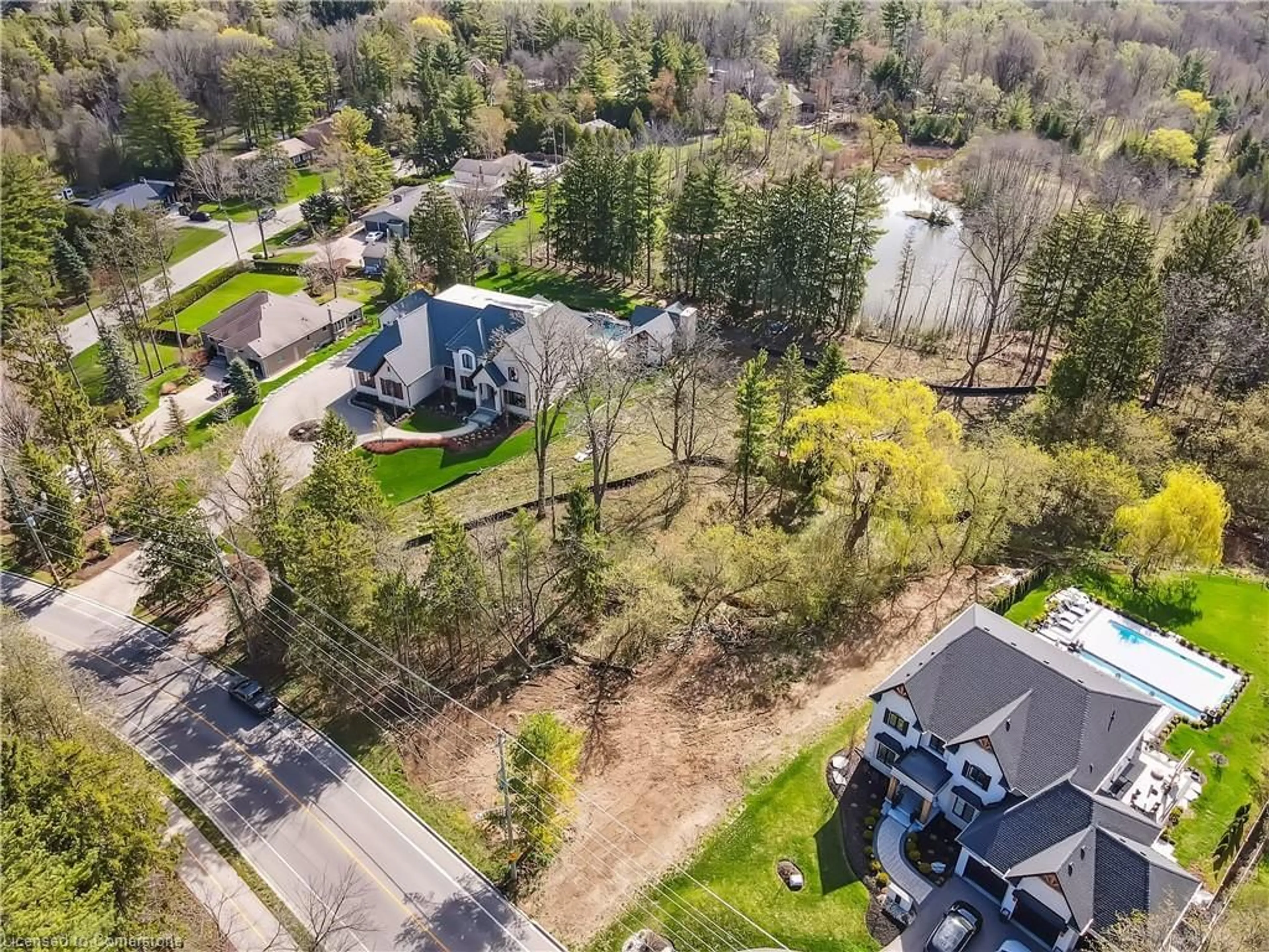 A pic from outside/outdoor area/front of a property/back of a property/a pic from drone, unknown for 176B Woolwich St, Kitchener Ontario N2K 1S6