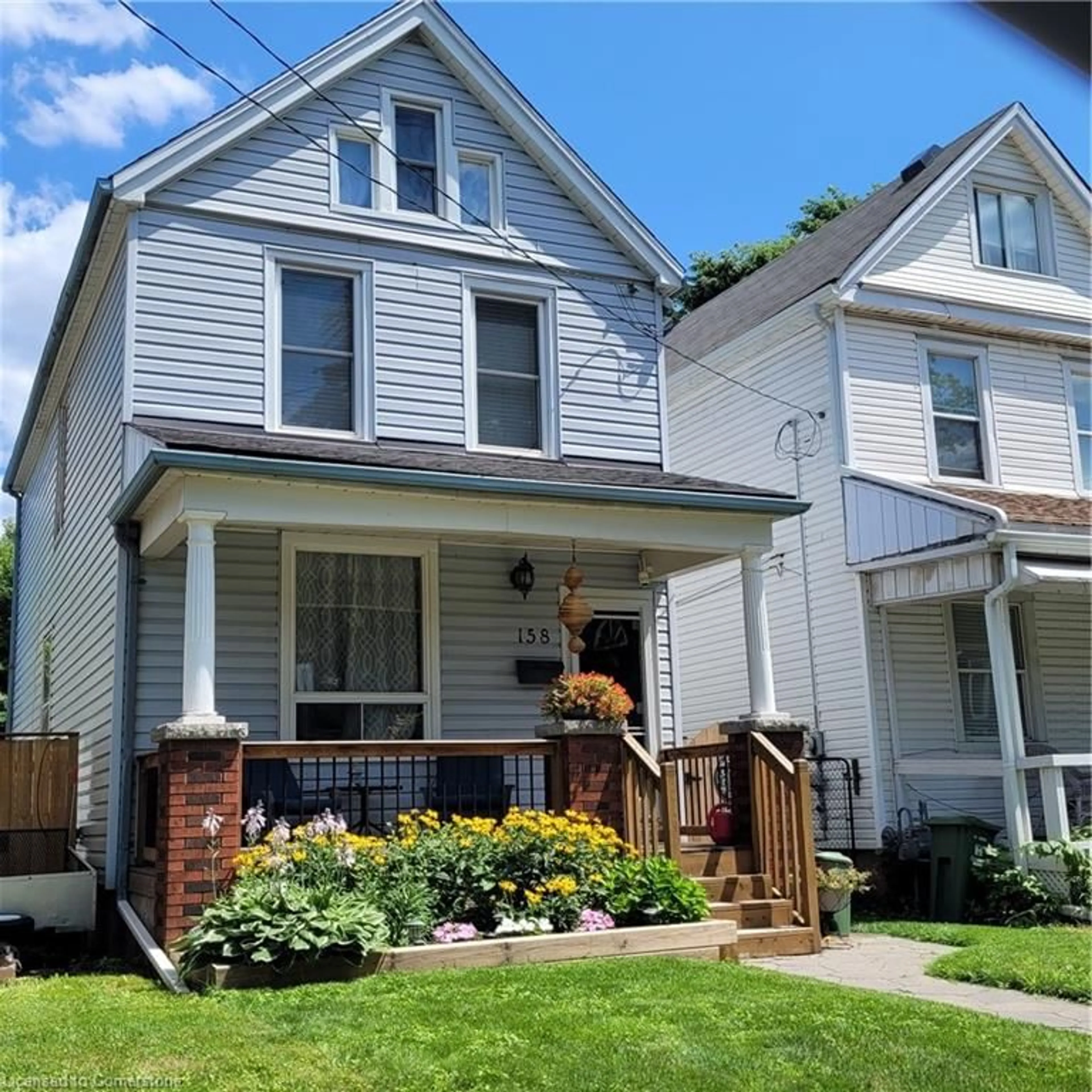 Home with vinyl exterior material, street for 158 Avondale St, Hamilton Ontario L8L 7C2