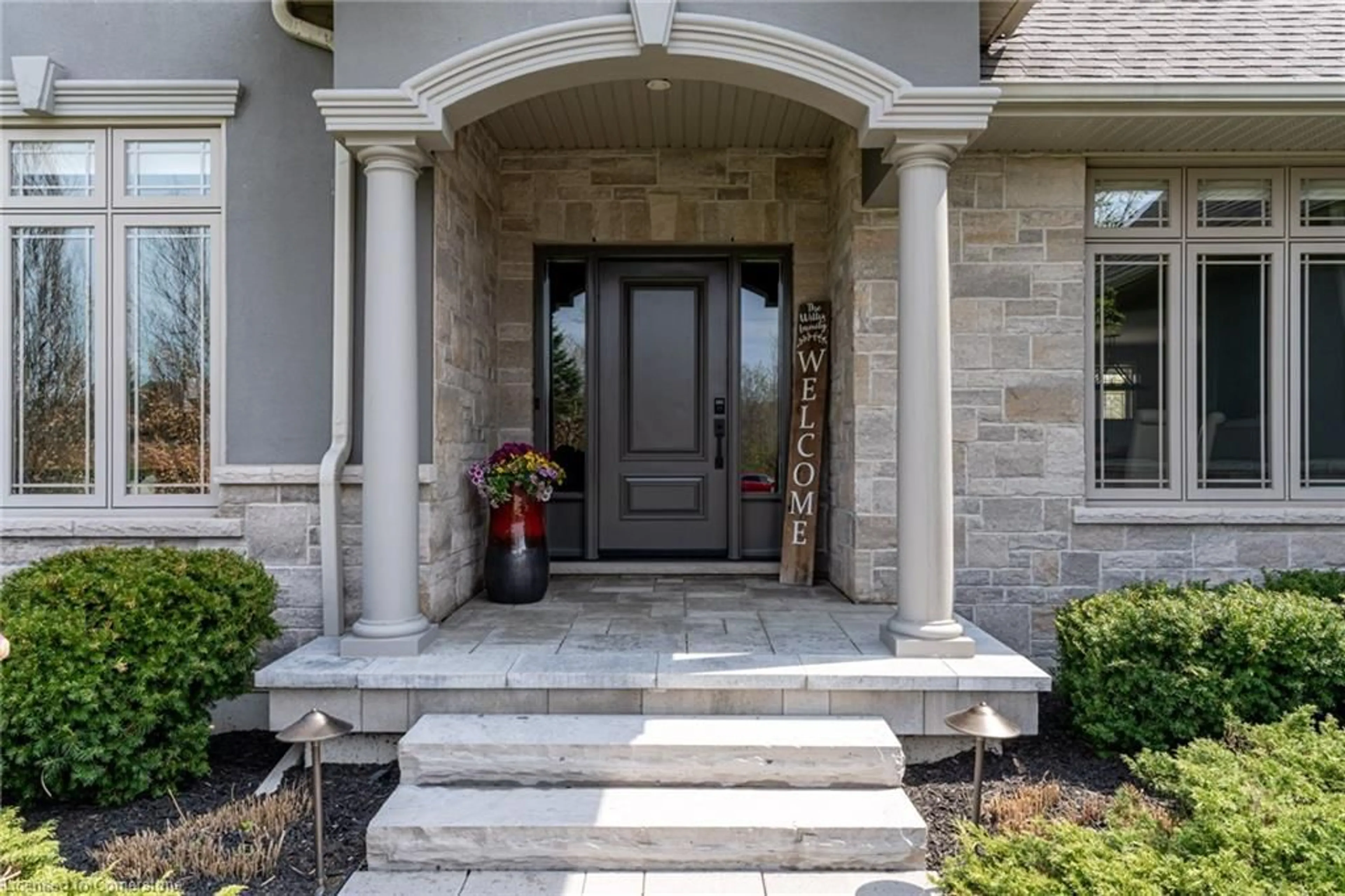 Indoor entryway for 1068 Westover Rd, Flamborough Ontario N0B 1L0