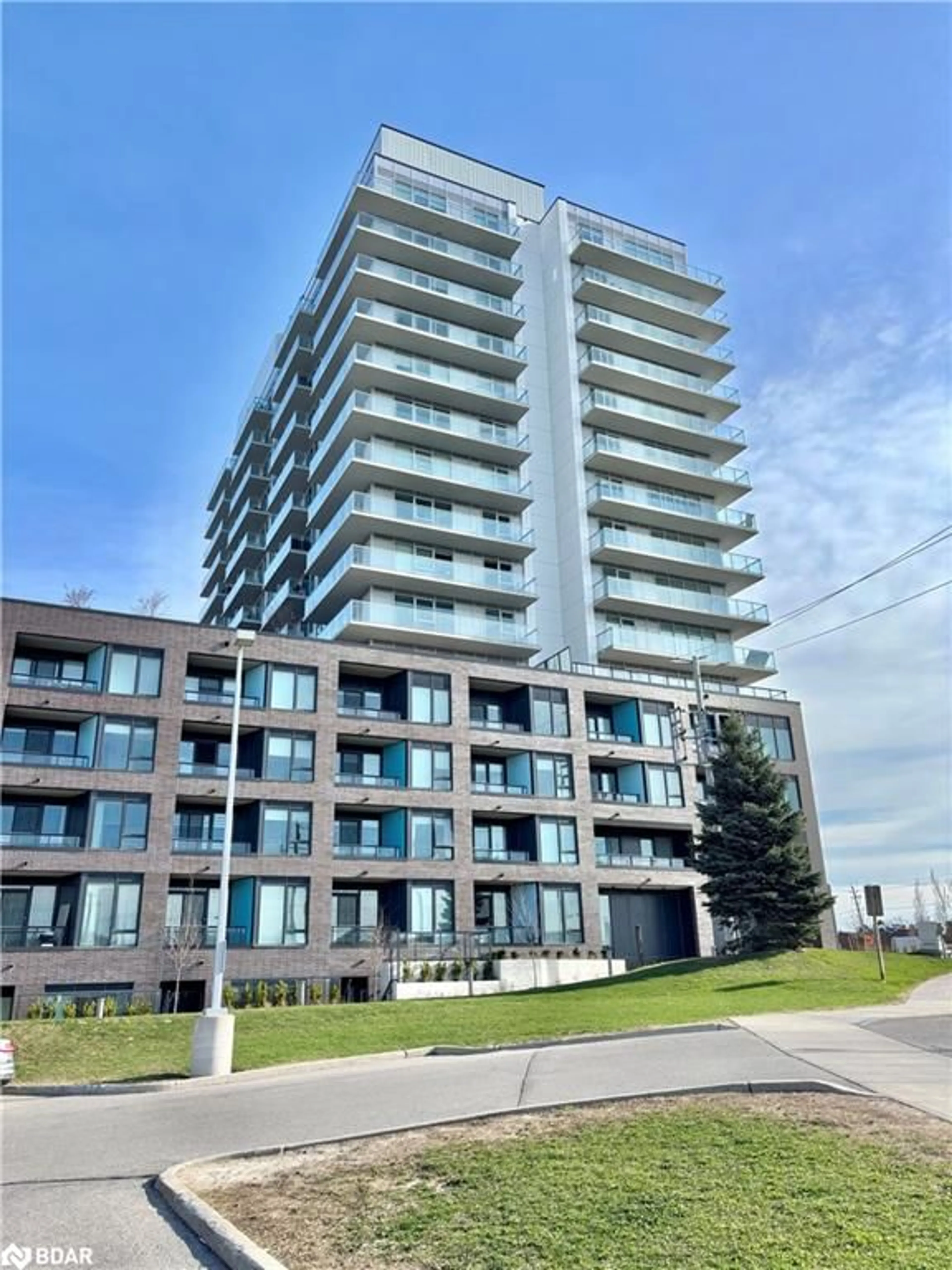 A pic from outside/outdoor area/front of a property/back of a property/a pic from drone, building for 185 Deerfield Rd #1503, Newmarket Ontario L3Y 0G7