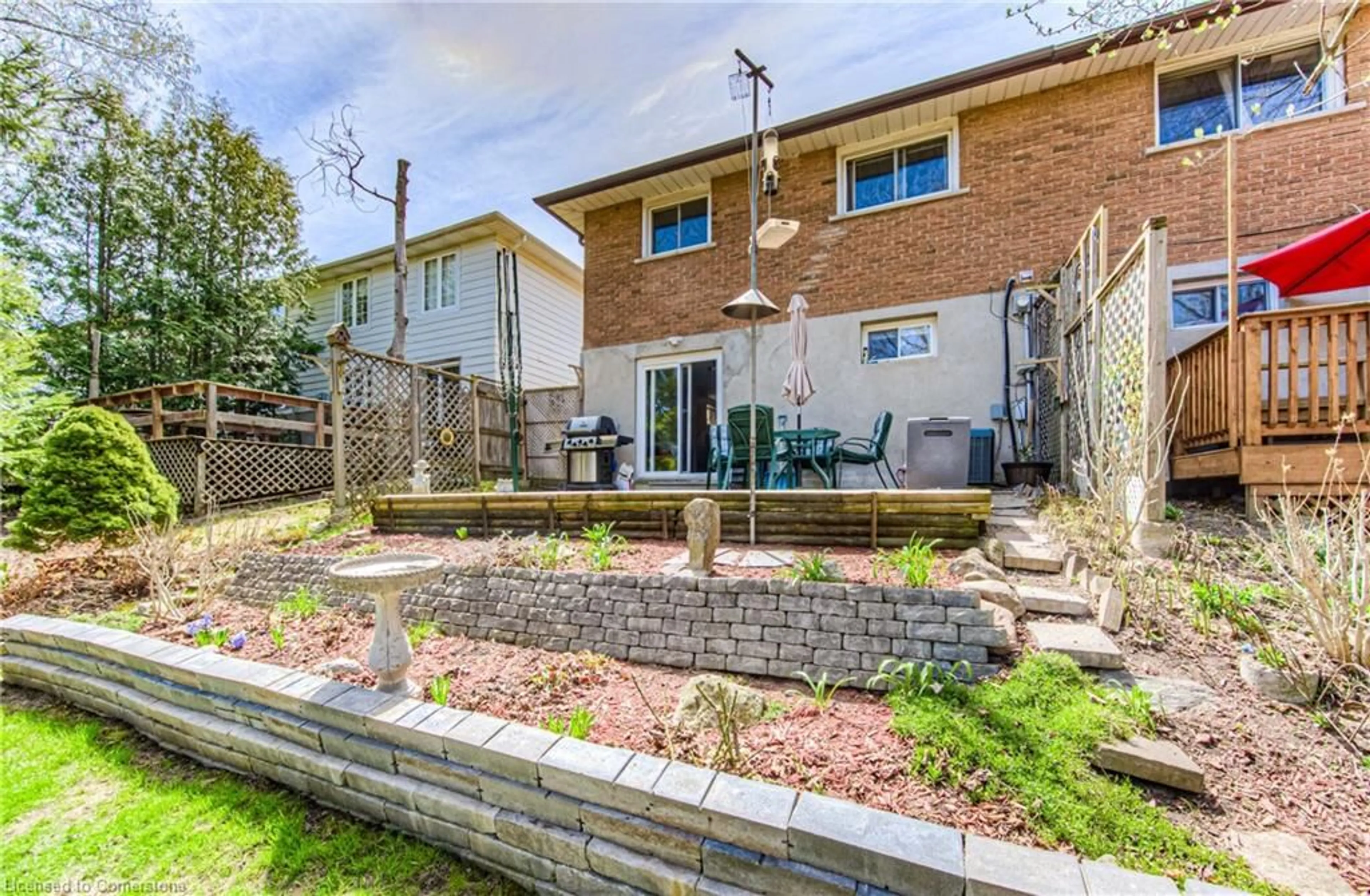 Patio, street for 390 Westwood Dr, Kitchener Ontario N2M 2L6