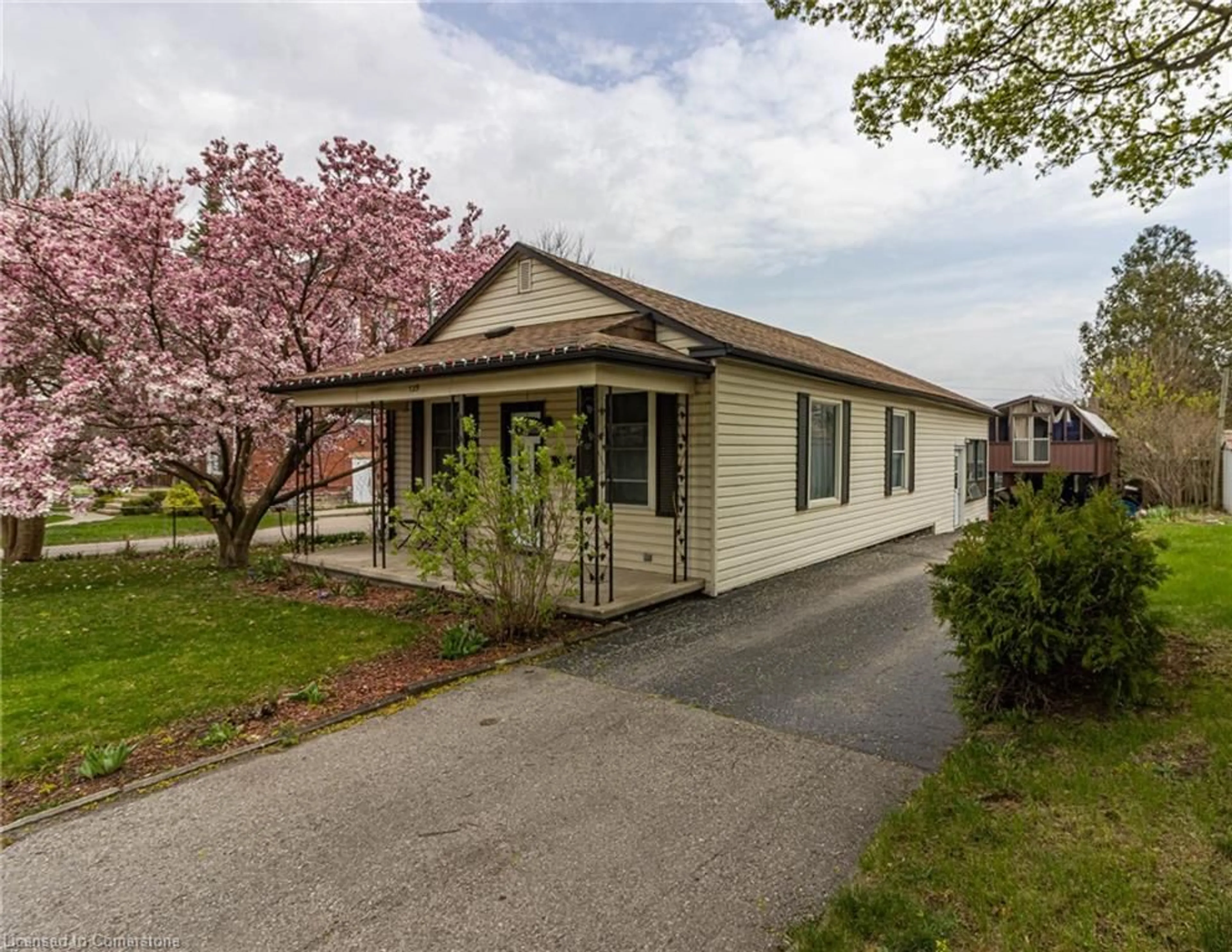 Home with vinyl exterior material, street for 129 Wilson Ave, Woodstock Ontario N4S 3P2