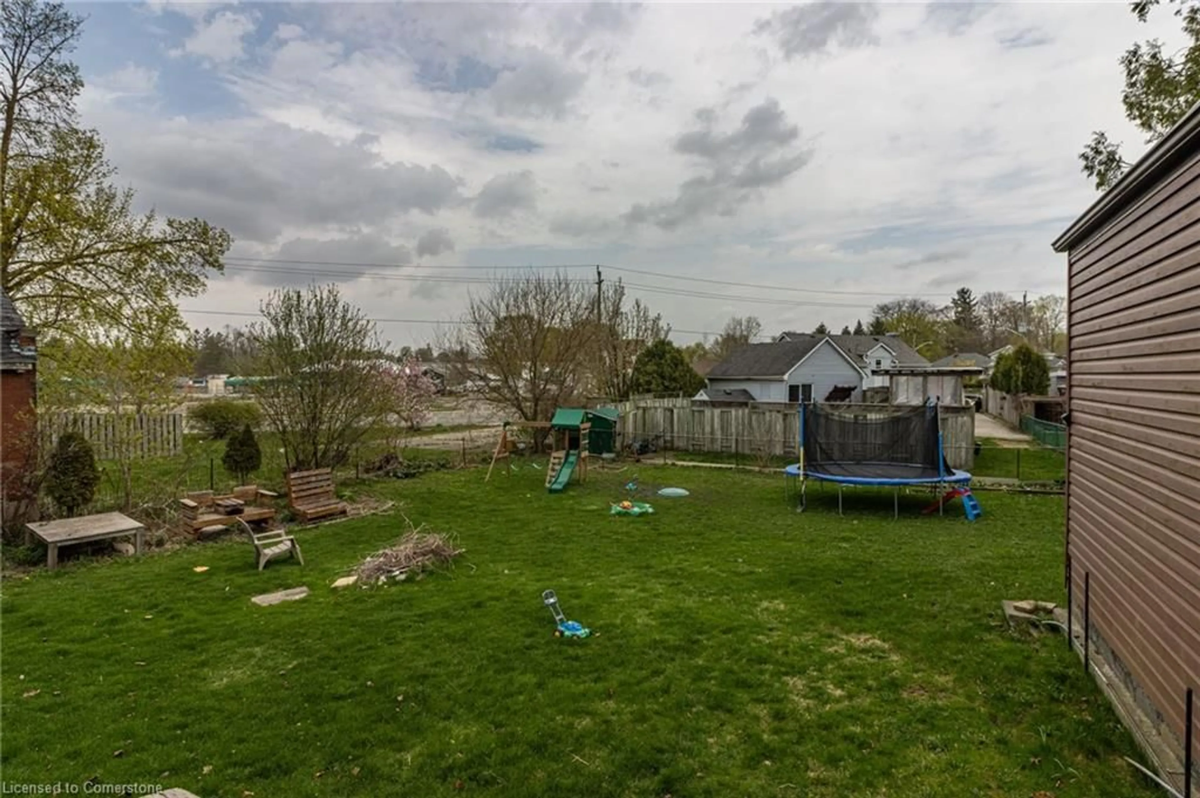 A pic from outside/outdoor area/front of a property/back of a property/a pic from drone, unknown for 129 Wilson Ave, Woodstock Ontario N4S 3P2