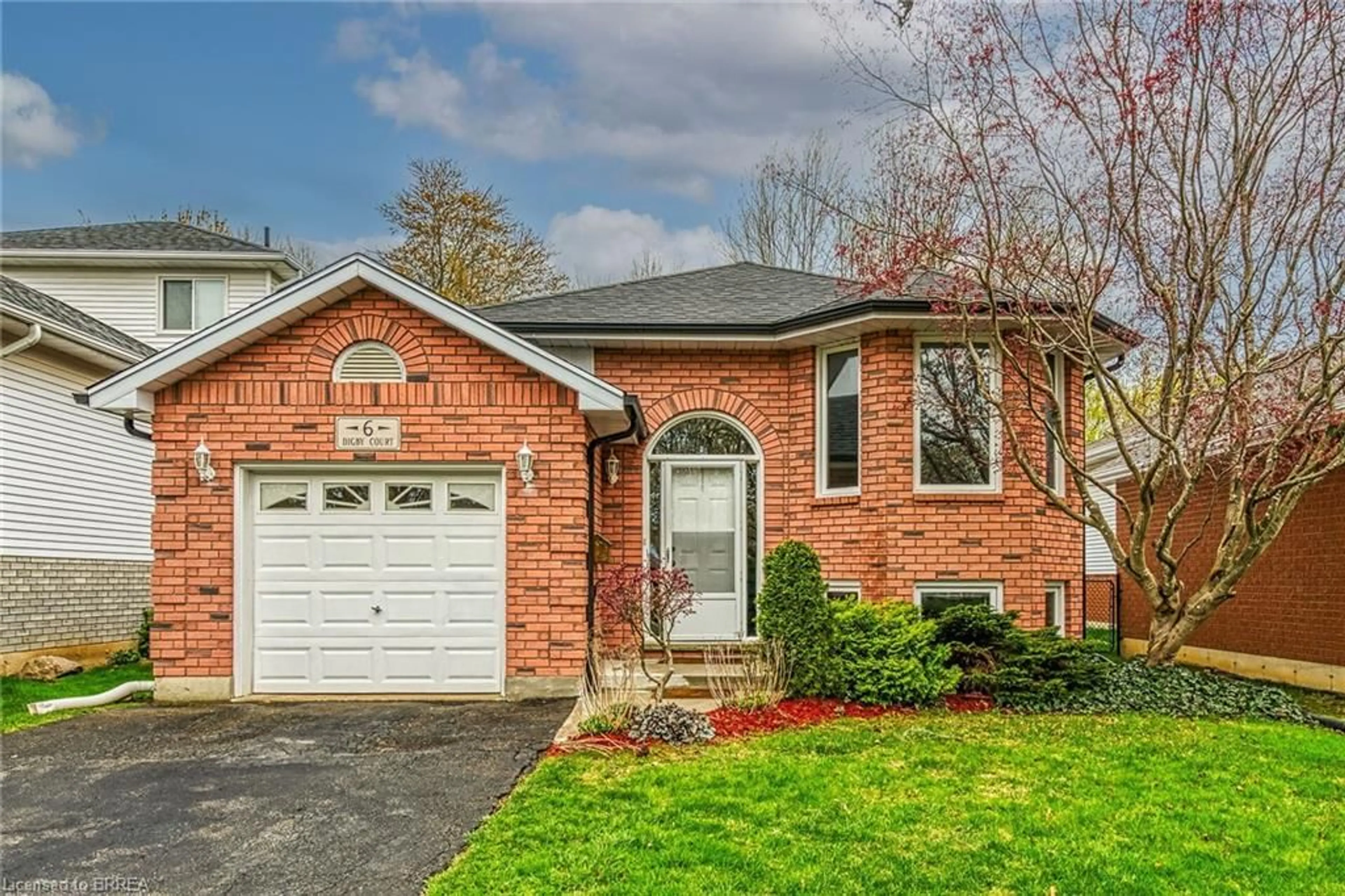 Home with brick exterior material, street for 6 Digby Crt, Brantford Ontario N3P 2A6