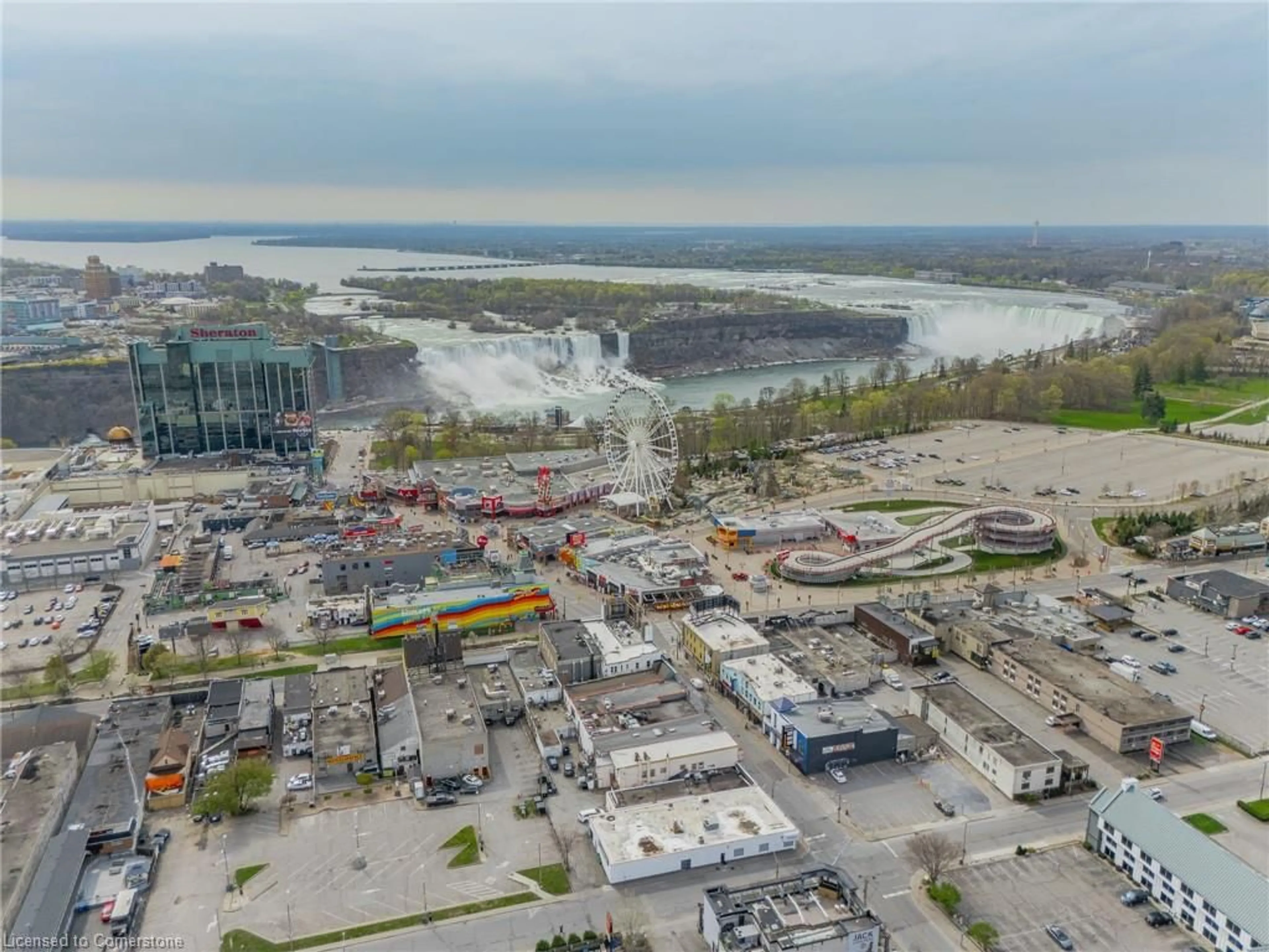 A pic from outside/outdoor area/front of a property/back of a property/a pic from drone, water/lake/river/ocean view for 5429 Second Ave, Niagara Falls Ontario L2G 3M1
