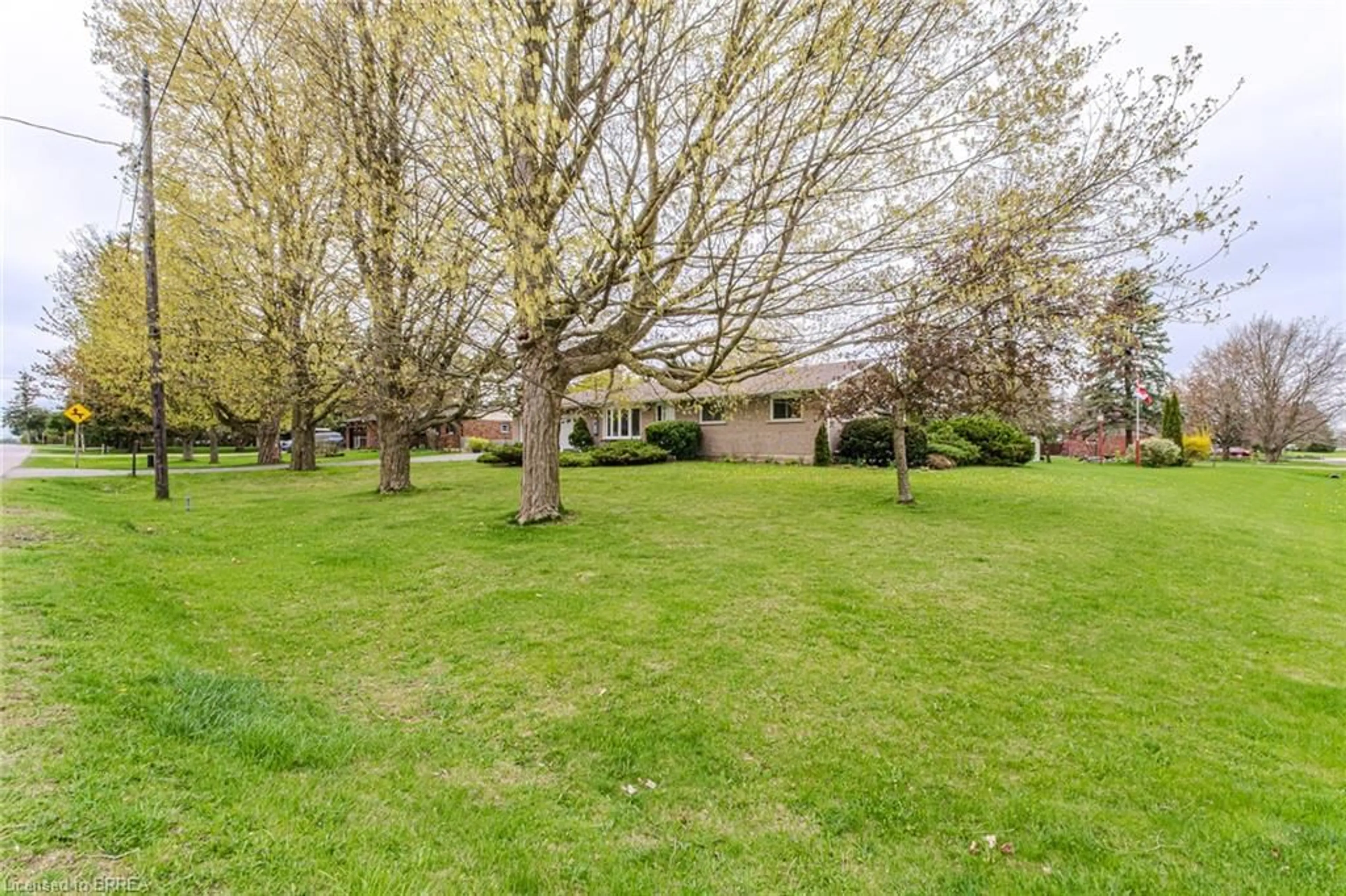 A pic from outside/outdoor area/front of a property/back of a property/a pic from drone, unknown for 329 Maple Ave, Burford Ontario N0E 1A0