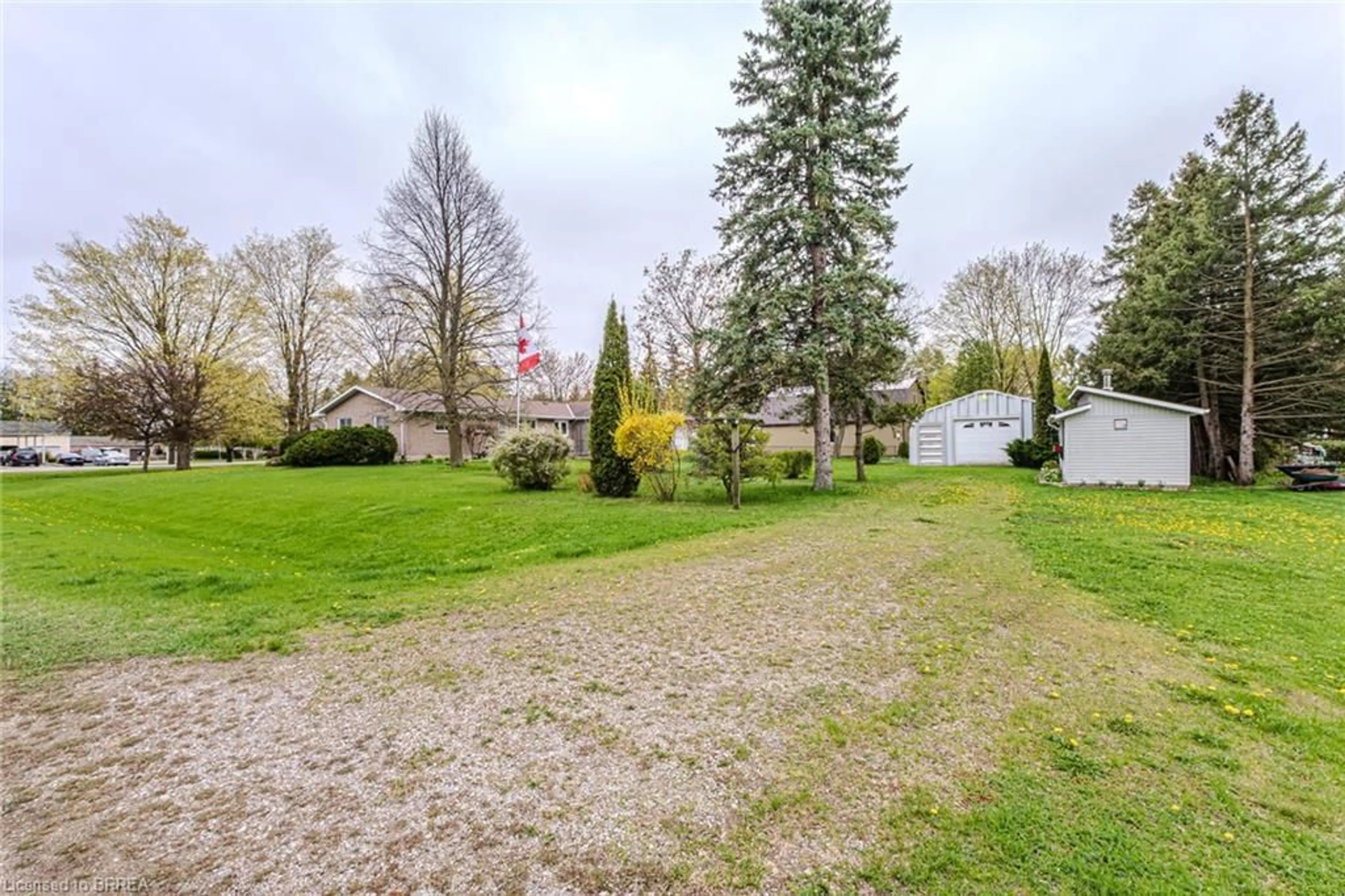 A pic from outside/outdoor area/front of a property/back of a property/a pic from drone, unknown for 329 Maple Ave, Burford Ontario N0E 1A0