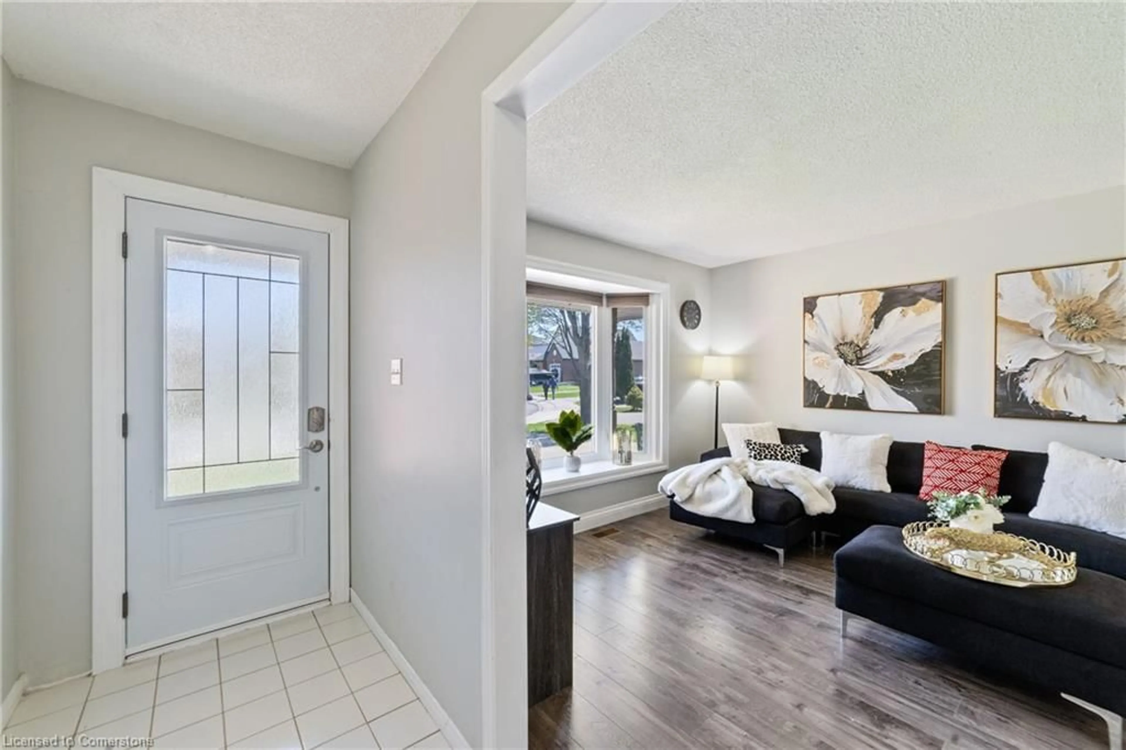 Indoor entryway for 741 Acadia Dr, Hamilton Ontario L8W 3V2