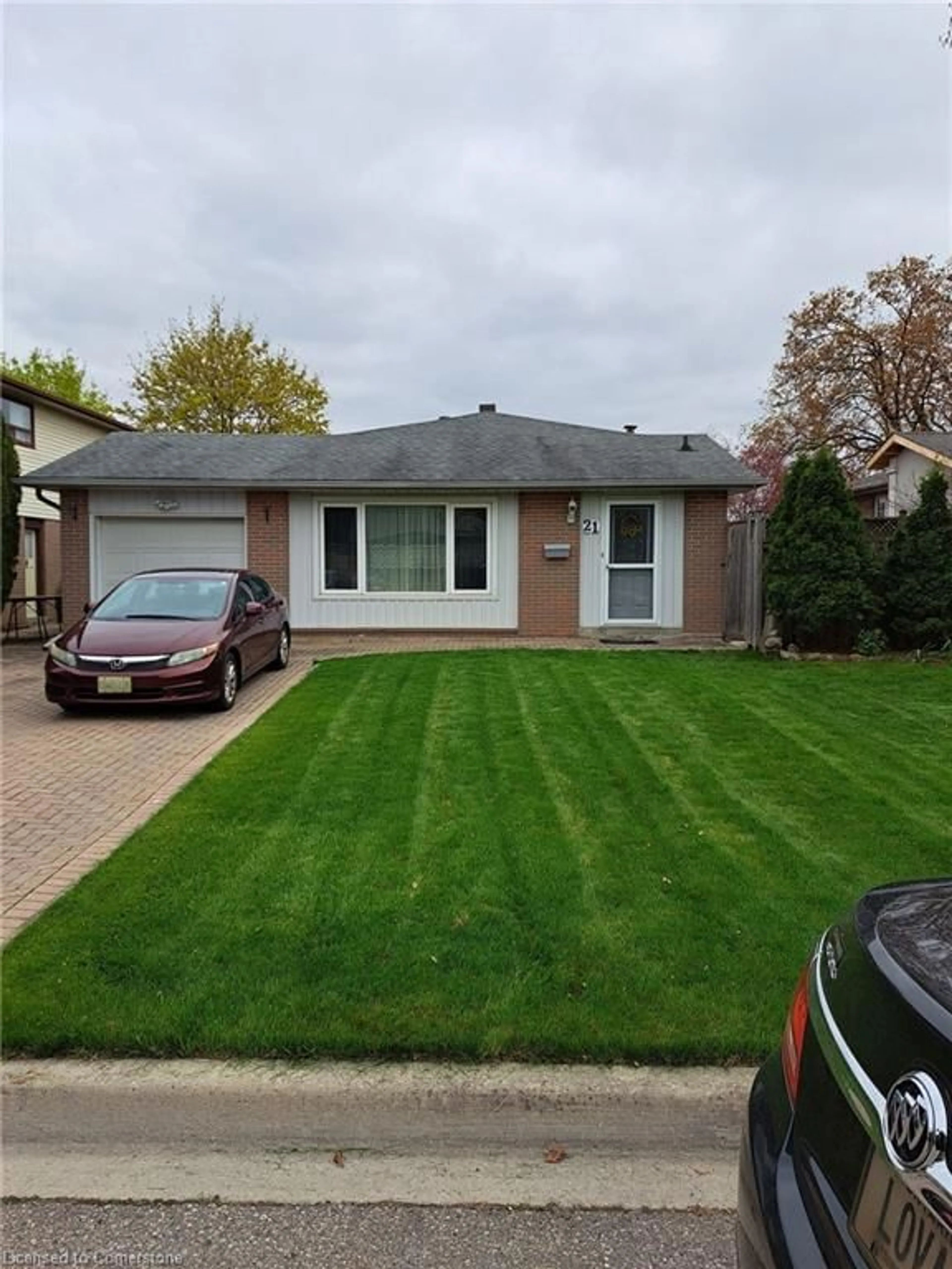 Home with vinyl exterior material, street for 21 Willis Dr, Brampton Ontario L6W 1A8