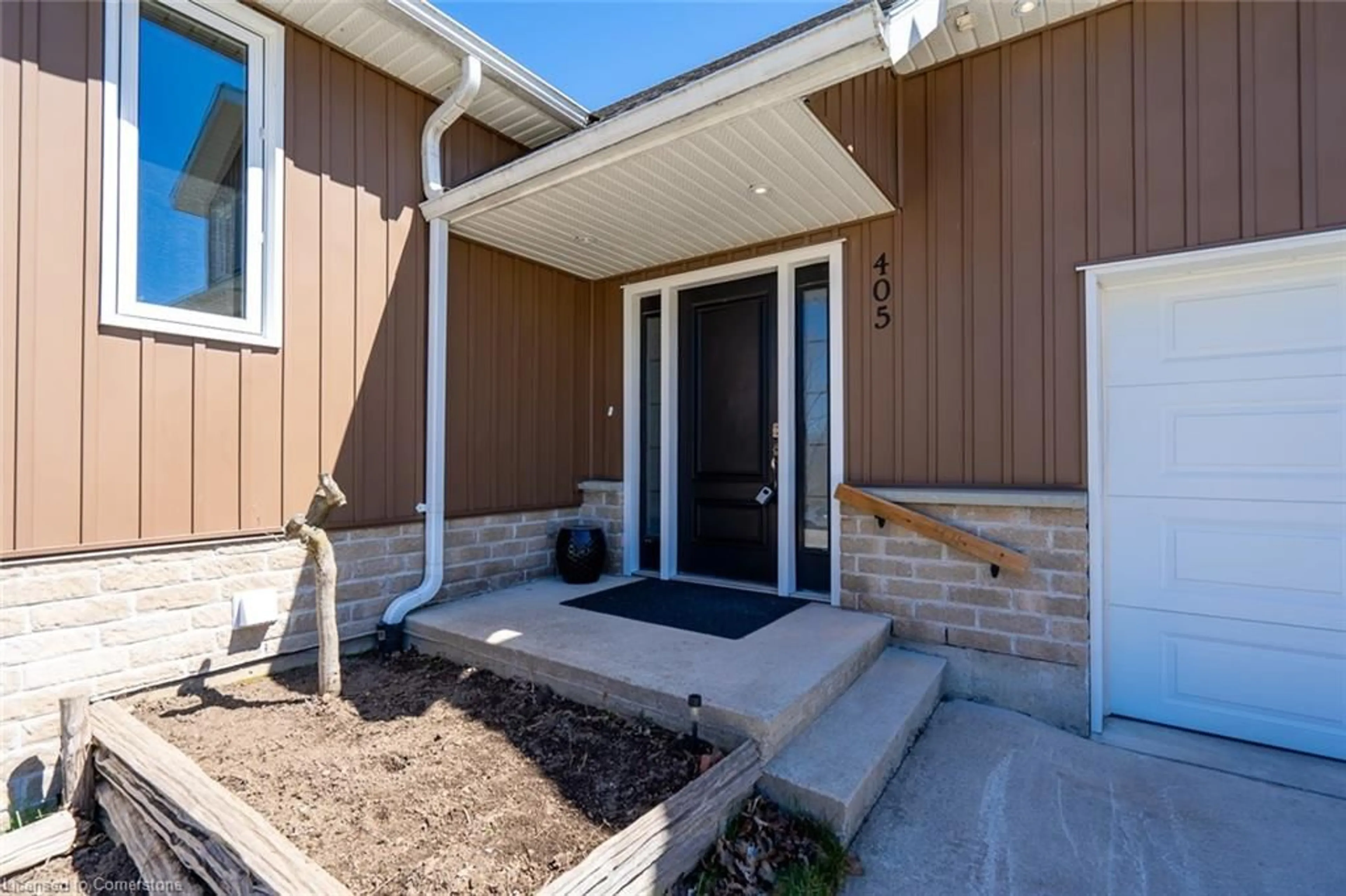 Indoor entryway for 405 Minnie Ave, Wingham Ontario P9A 2P6