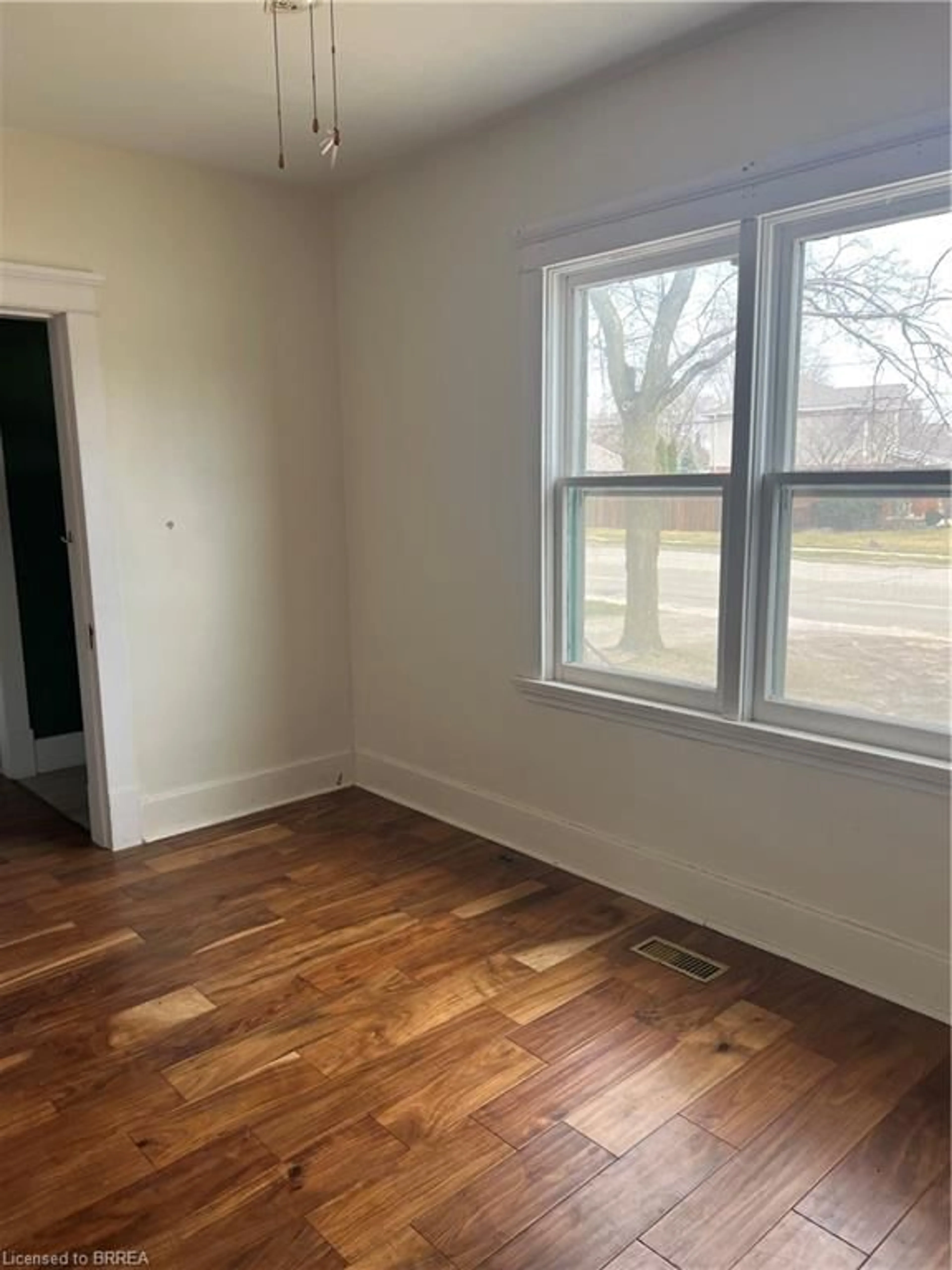 A pic of a room for 187 Mount Pleasant St, Brantford Ontario N3T 1T6