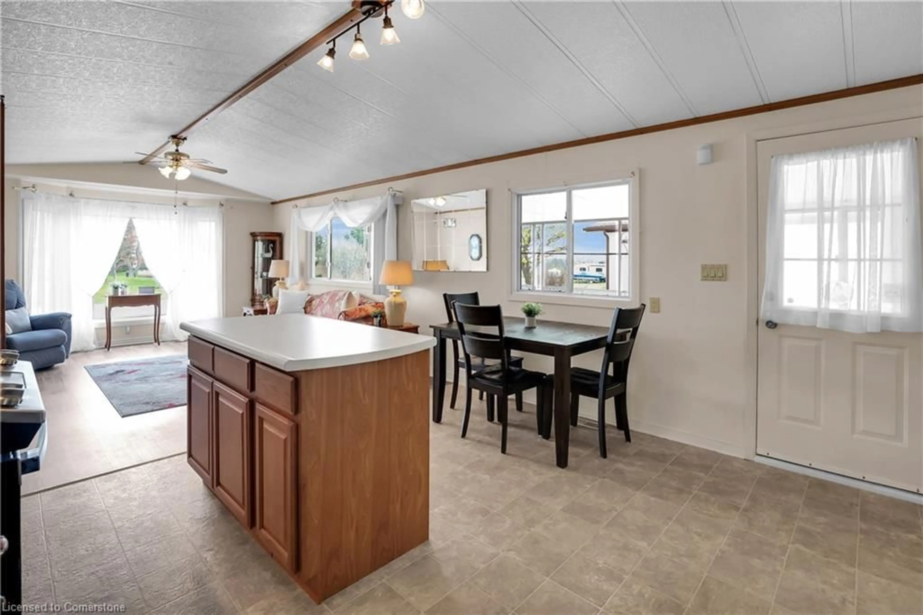 Open concept kitchen, unknown for 3033 Townline Rd #2, Stevensville Ontario L0S 1S1