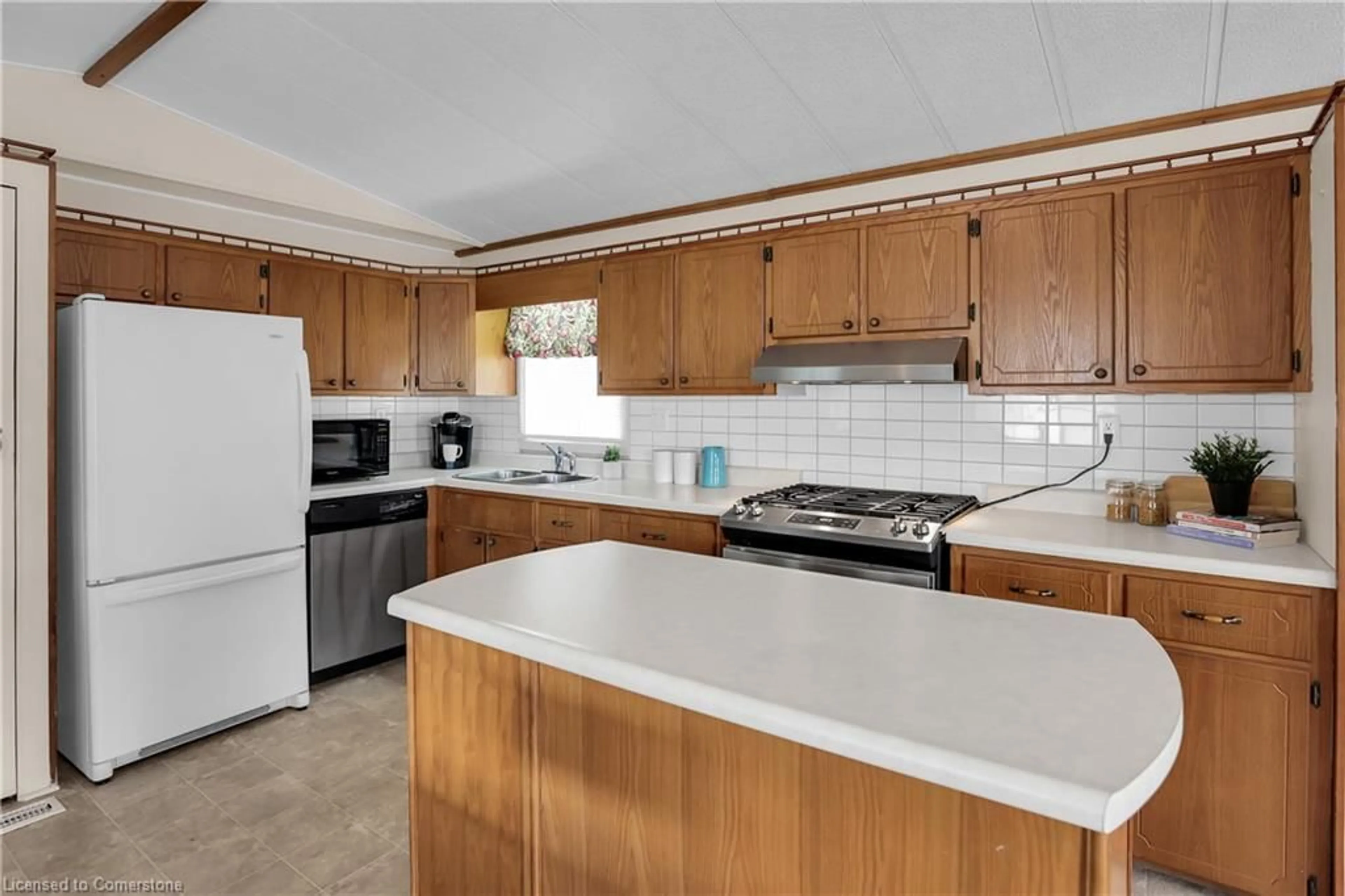 Standard kitchen, ceramic/tile floor for 3033 Townline Rd #2, Stevensville Ontario L0S 1S1