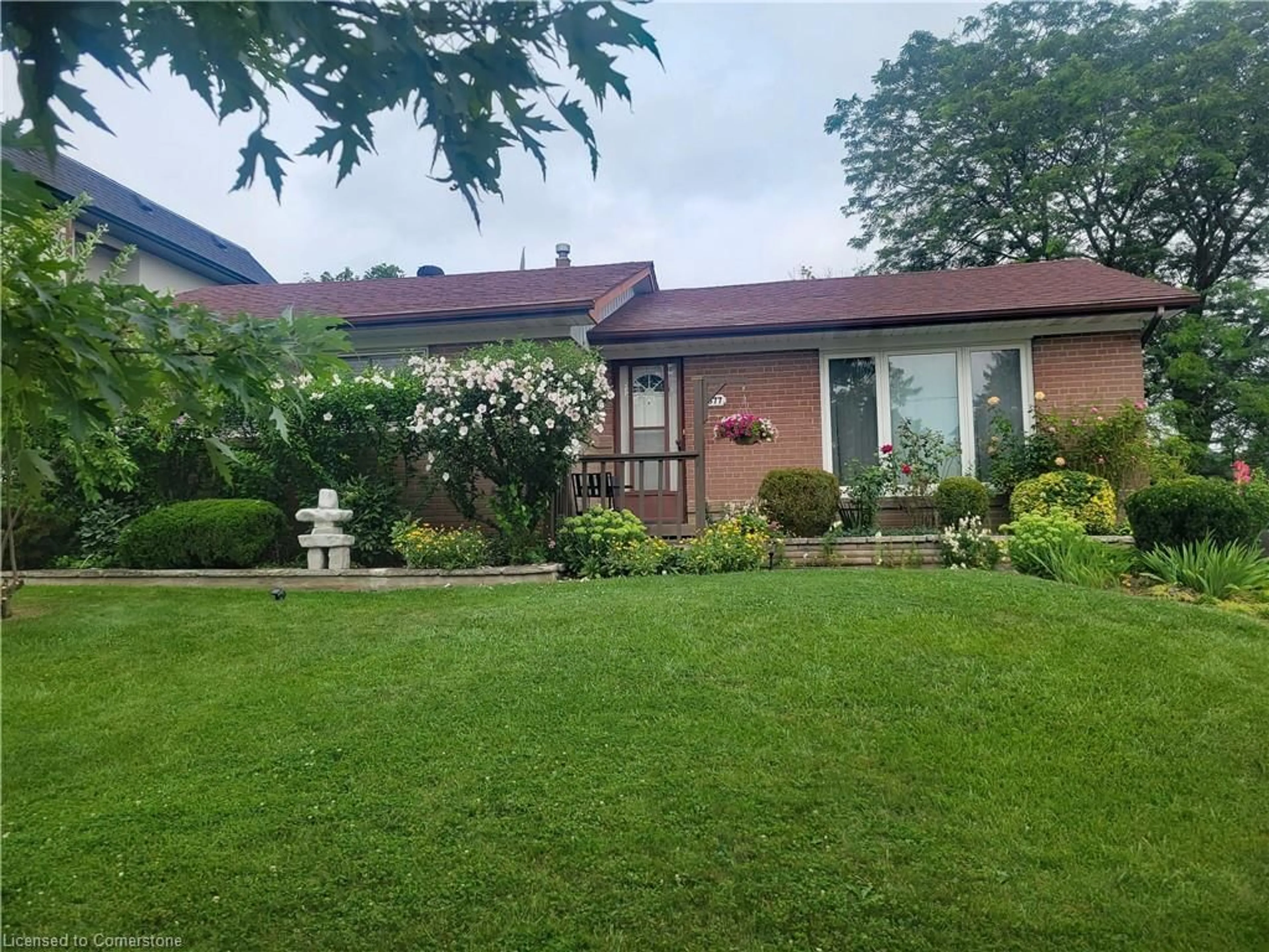 A pic from outside/outdoor area/front of a property/back of a property/a pic from drone, street for 1377 Bridge Rd, Oakville Ontario L6L 2C8