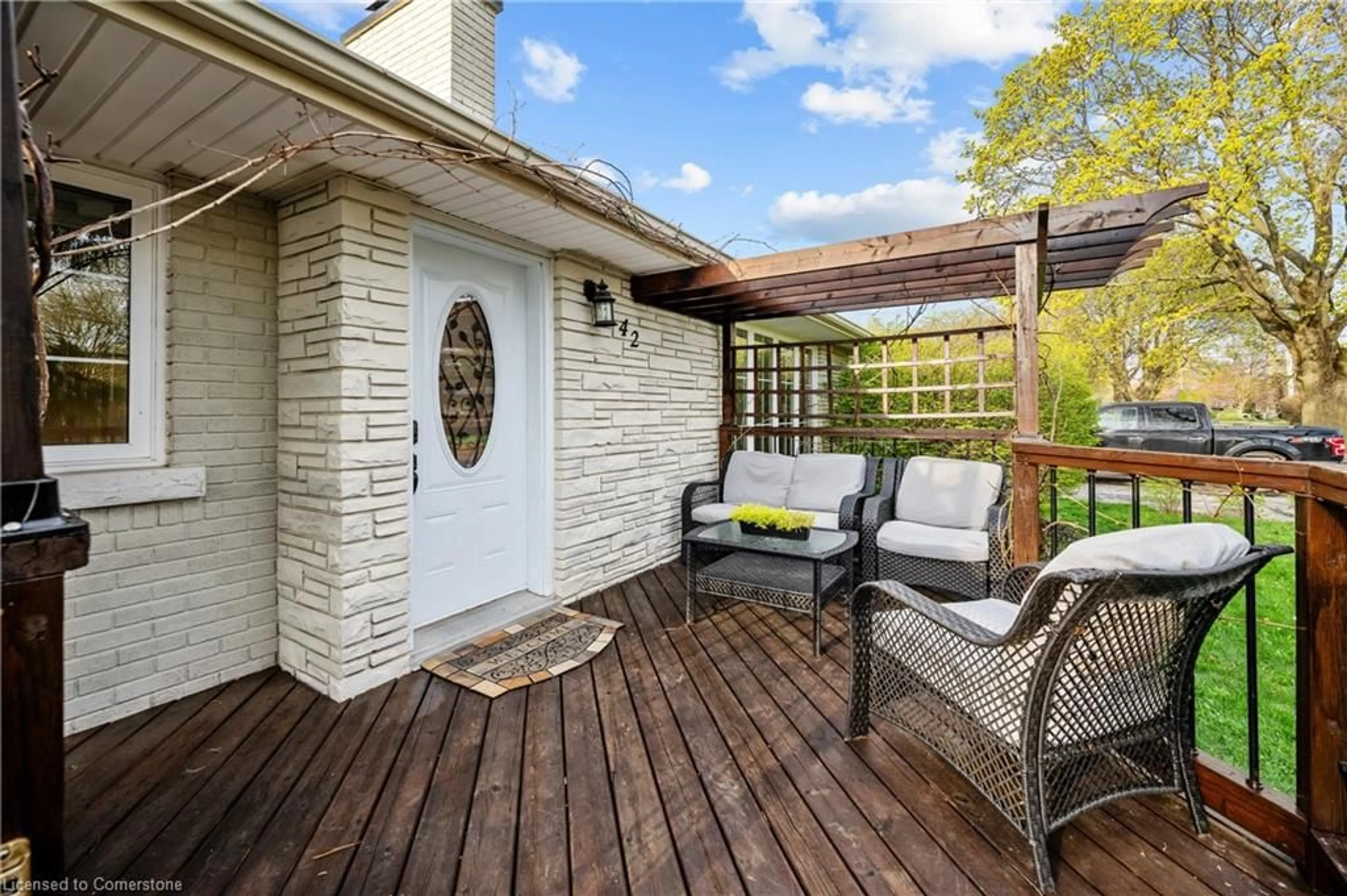 Patio, water/lake/river/ocean view for 42 Strathcona Dr, Fonthill Ontario L0S 1E0