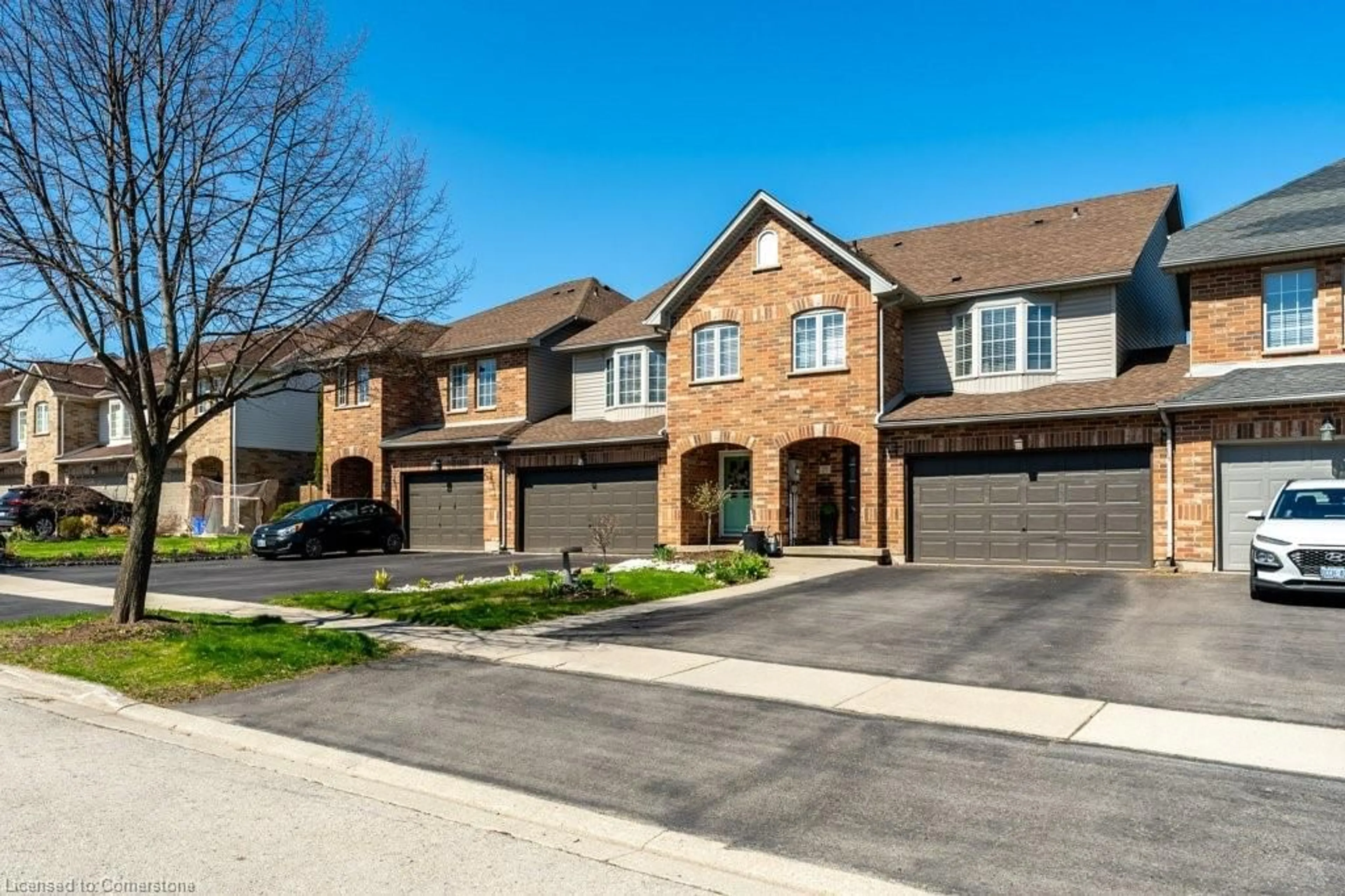 Home with brick exterior material, street for 25 Arrowhead Lane, Grimsby Ontario L3M 5M5