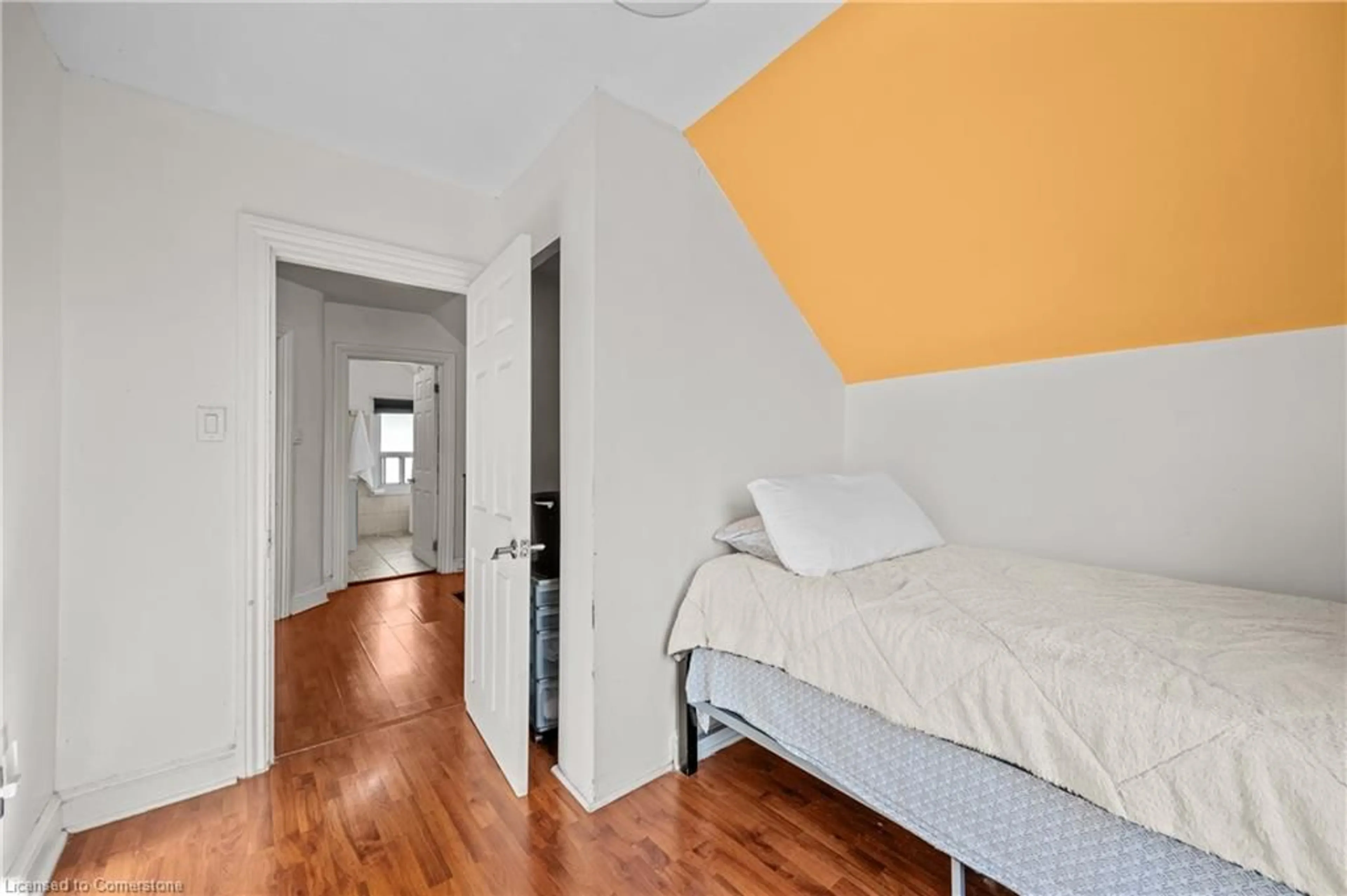 A pic of a room for 434 Ferguson Ave, Hamilton Ontario L8L 4Y9