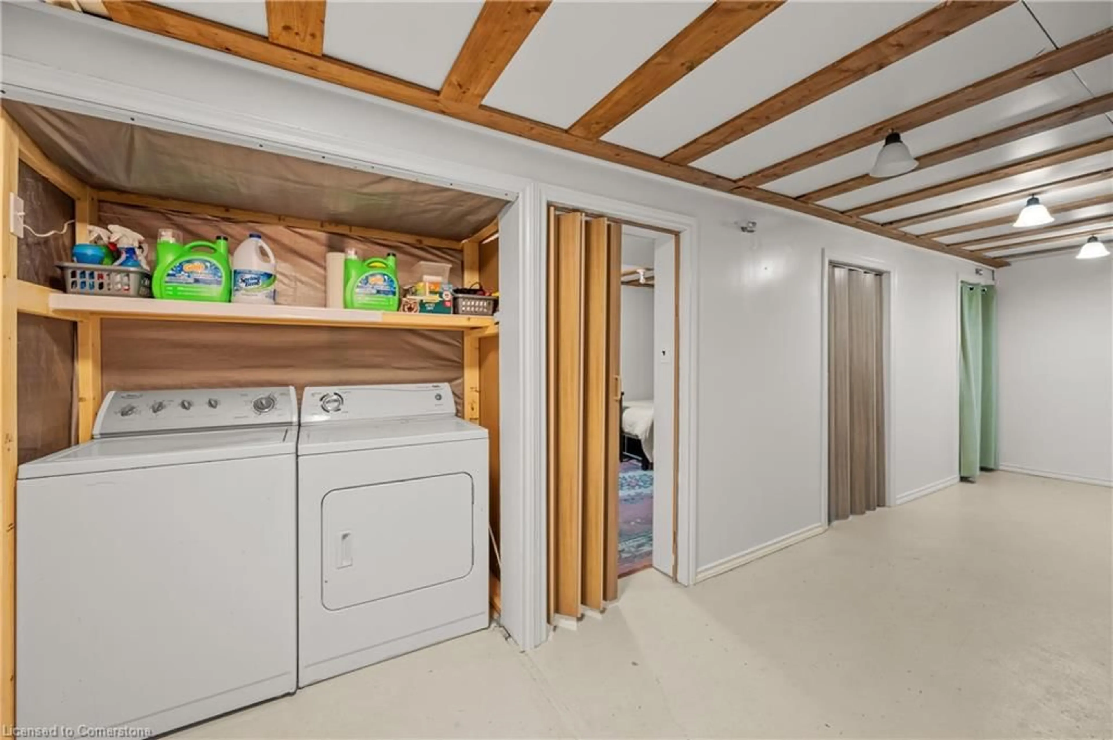 Laundry room for 434 Ferguson Ave, Hamilton Ontario L8L 4Y9