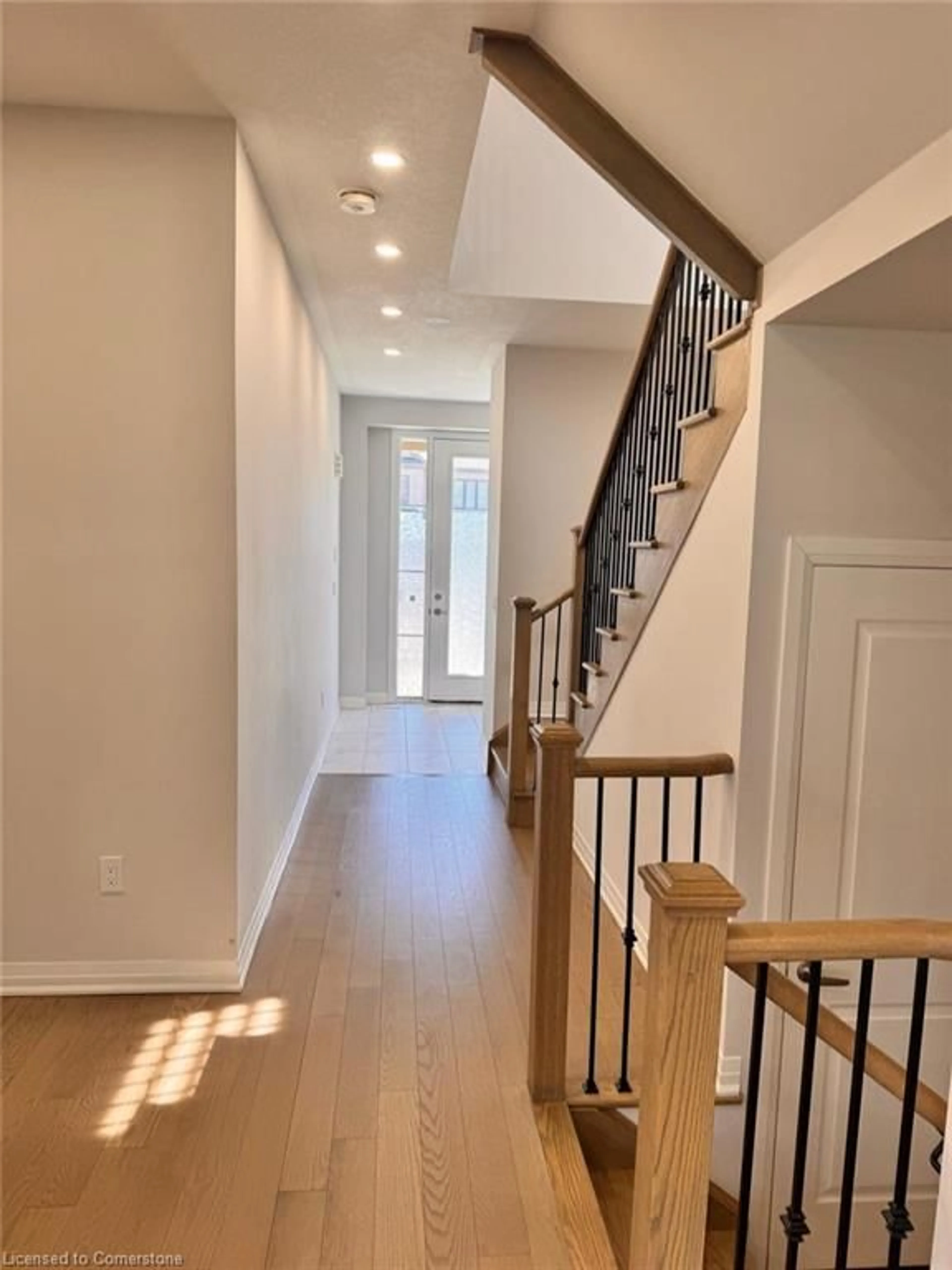 Indoor entryway for 216 Leslie Davis St, Ayr Ontario N0B 1E0