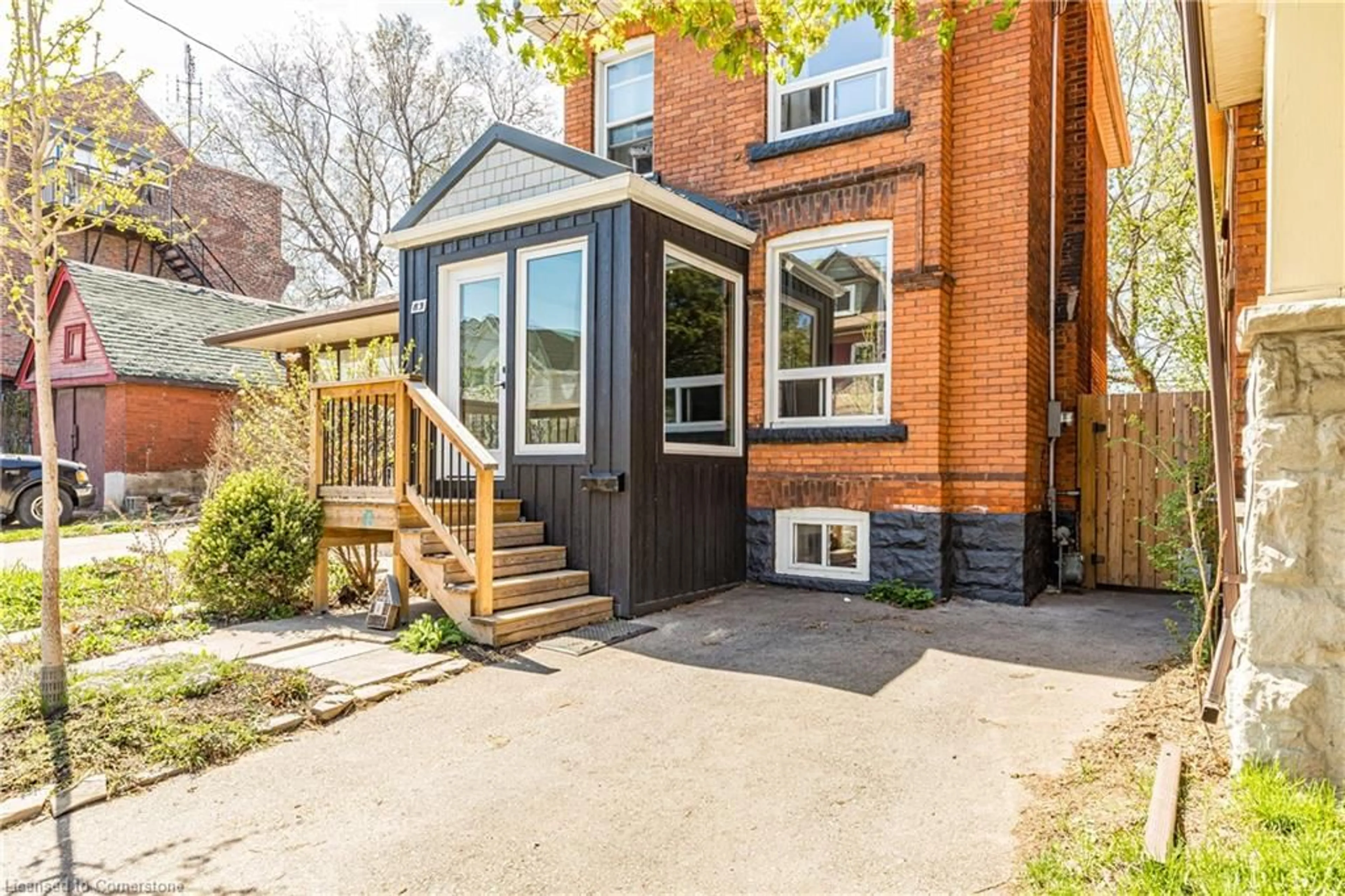 Home with brick exterior material, street for 83 Oak Ave, Hamilton Ontario L8L 5M7