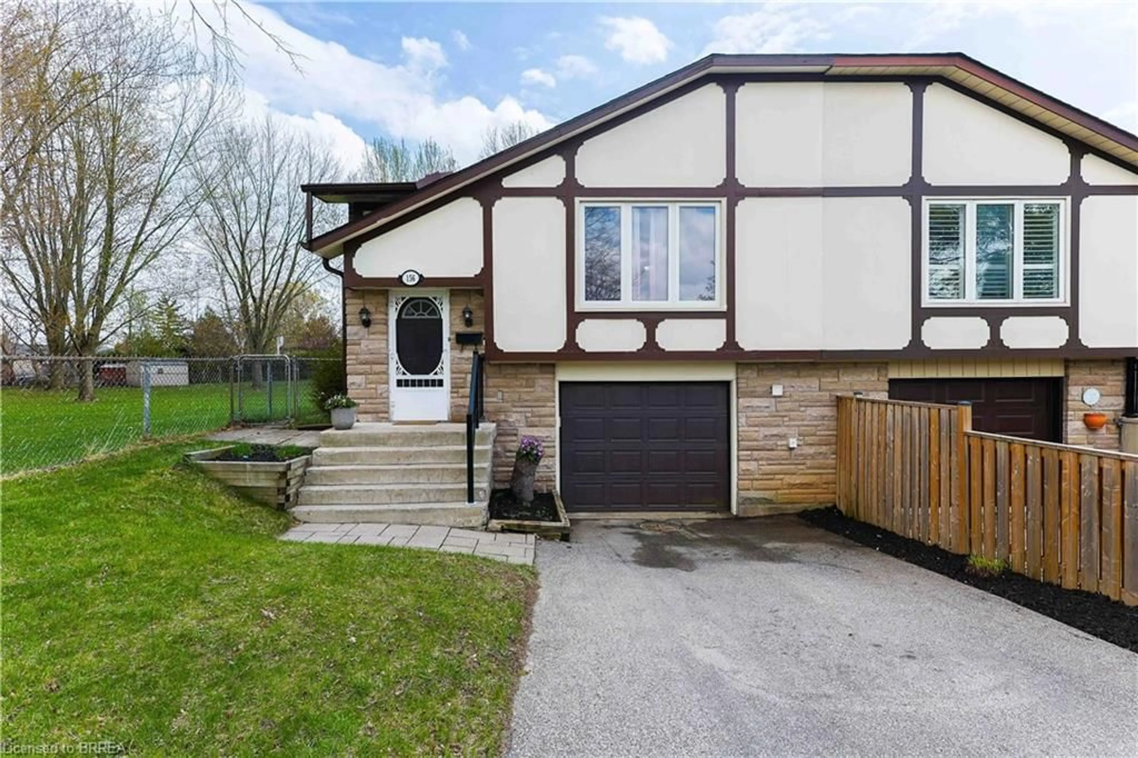 Unknown for 156 Ashgrove Ave, Brantford Ontario N3R 5X3