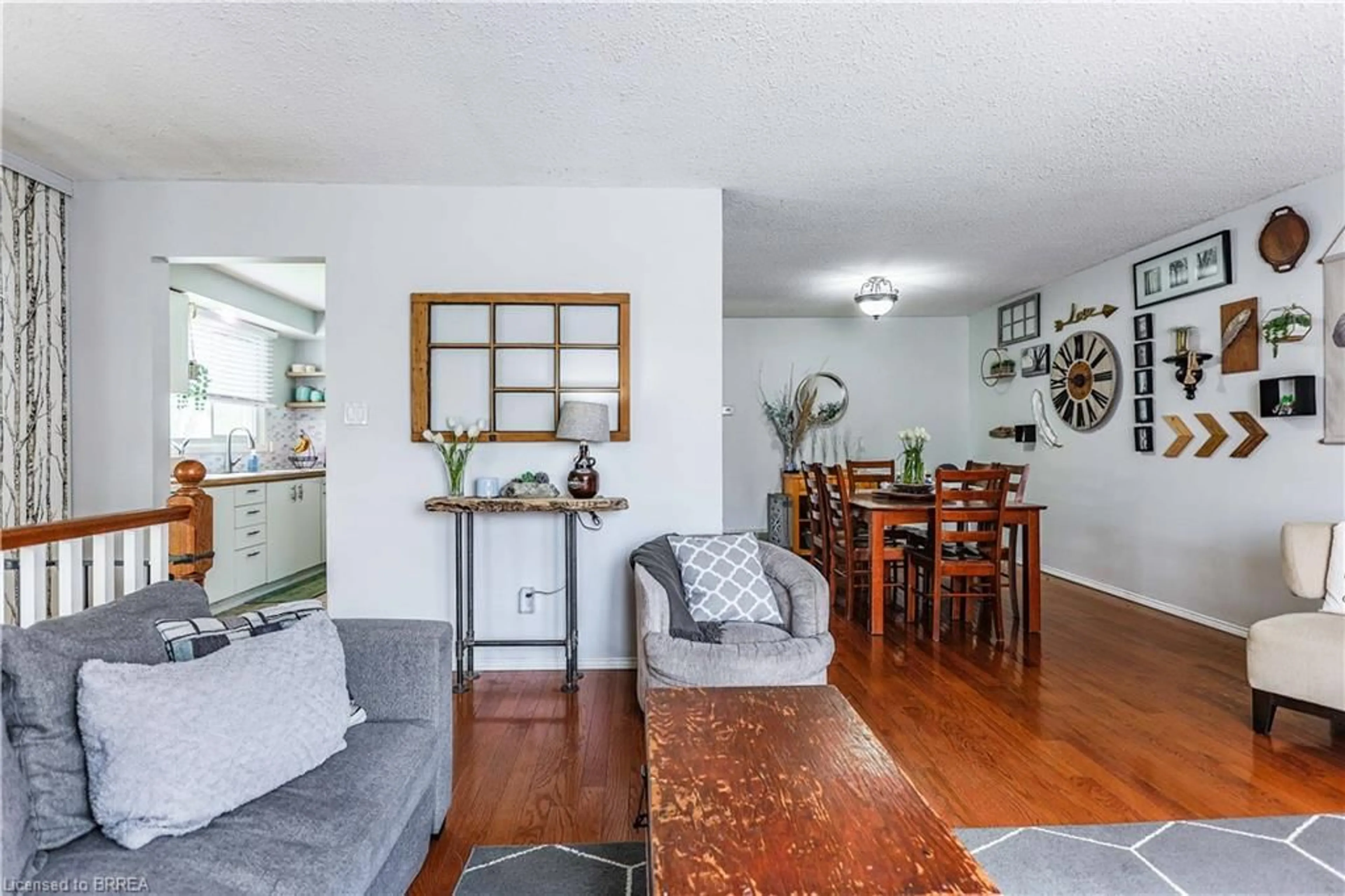 Living room with furniture, wood/laminate floor for 156 Ashgrove Ave, Brantford Ontario N3R 5X3