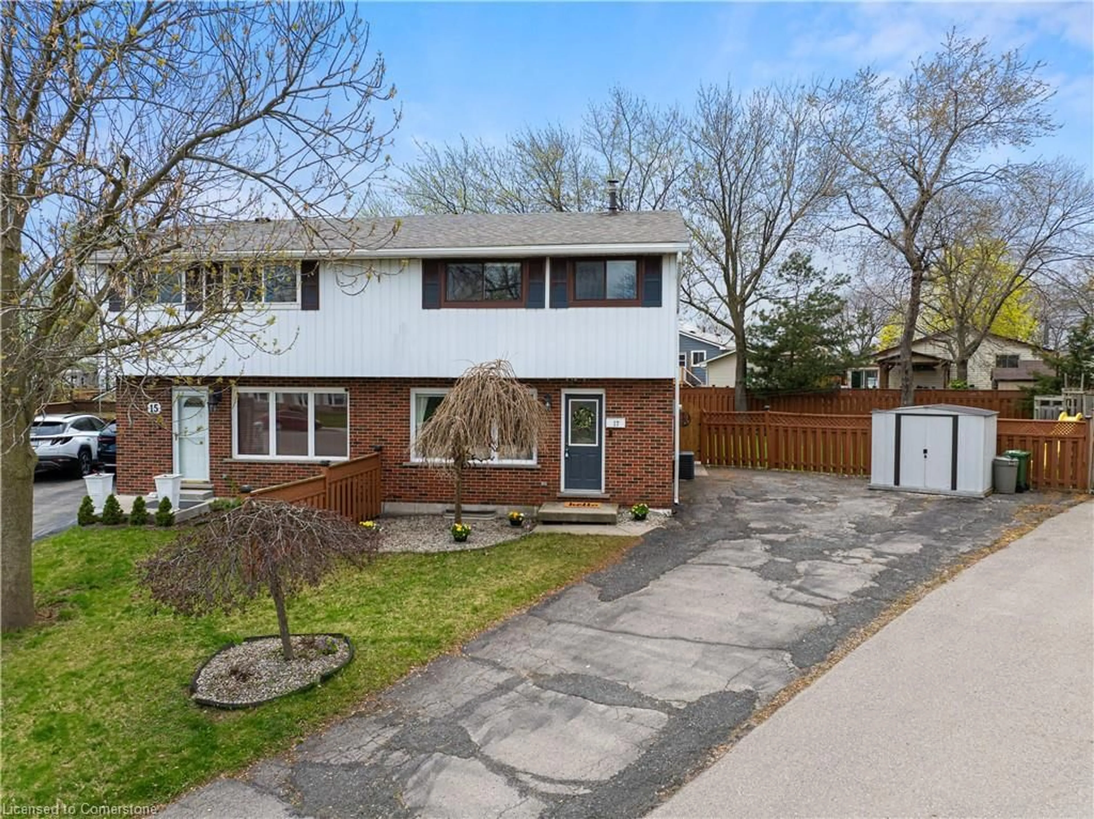 A pic from outside/outdoor area/front of a property/back of a property/a pic from drone, street for 17 Brendan Crt, Hamilton Ontario L8T 4R5