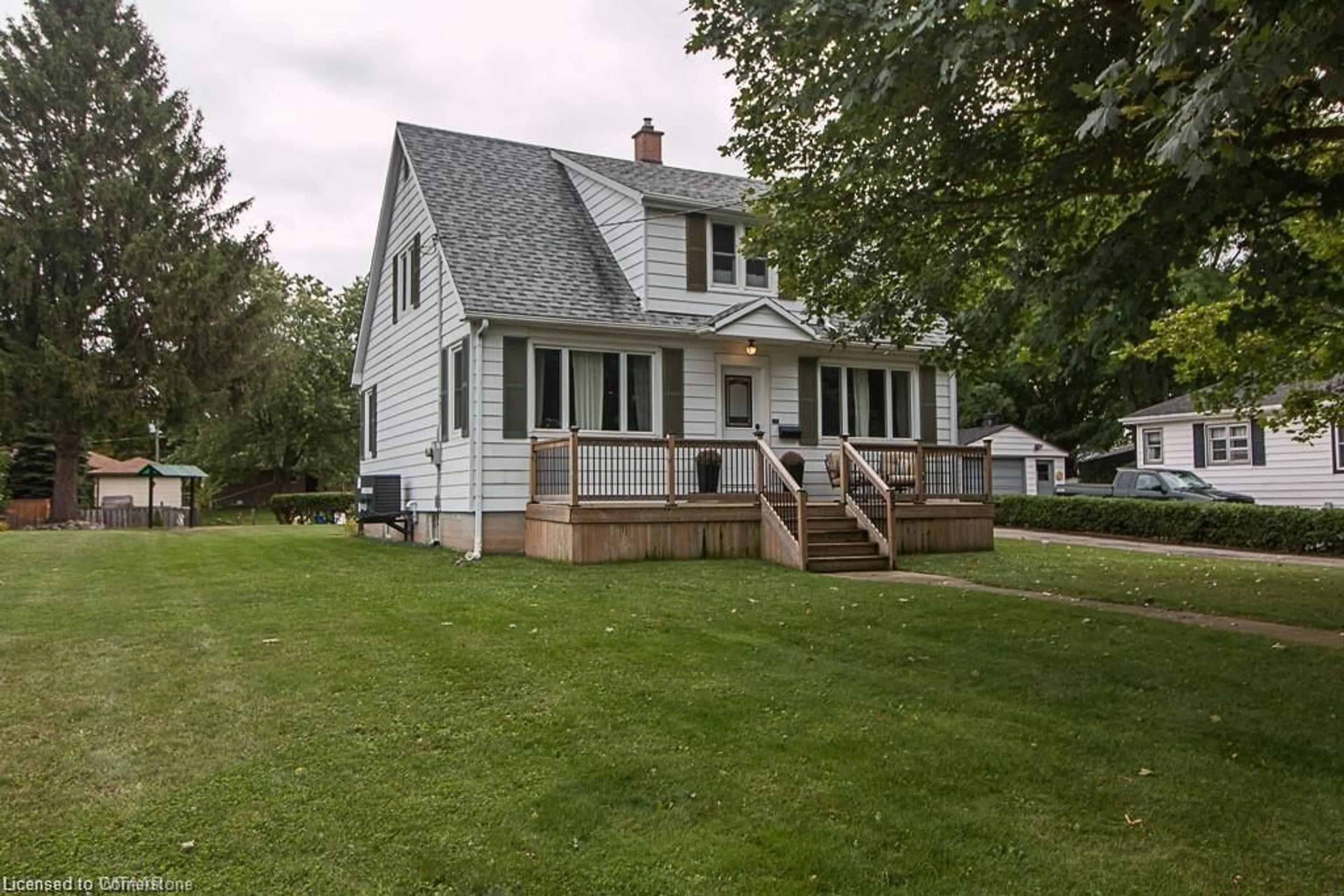 Home with vinyl exterior material, street for 93 Bee St, Woodstock Ontario N4S 3Z2