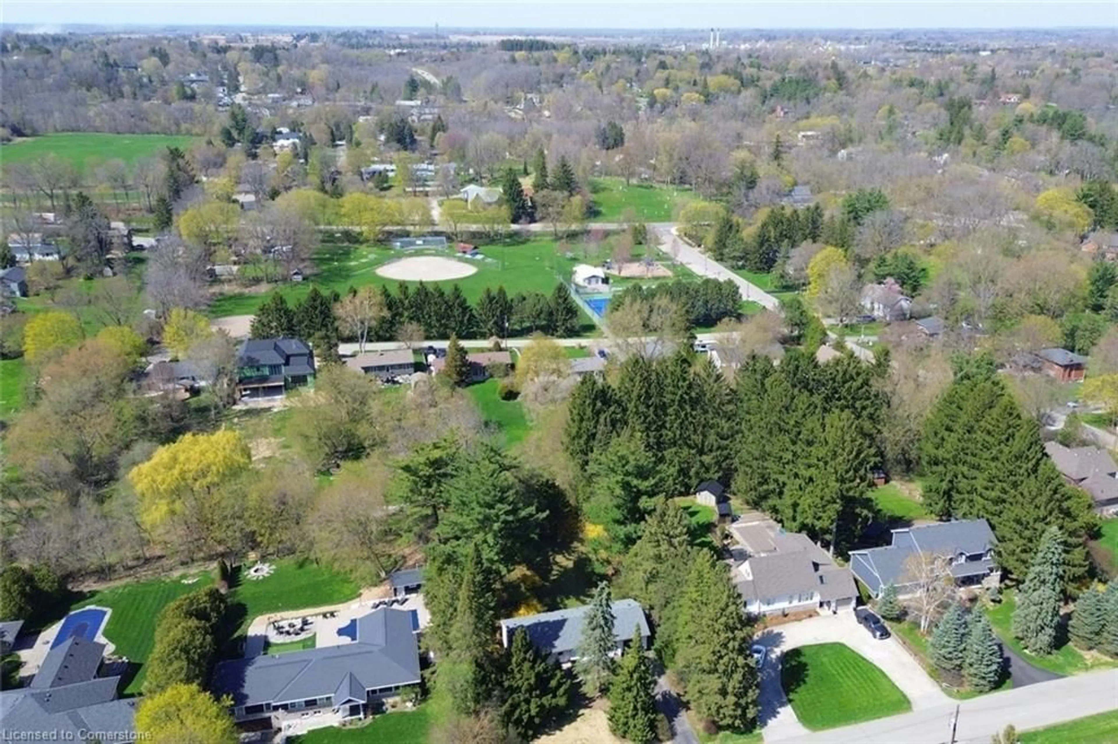 A pic from outside/outdoor area/front of a property/back of a property/a pic from drone, unknown for 37 Webster St, Greensville Ontario L9H 4Z5
