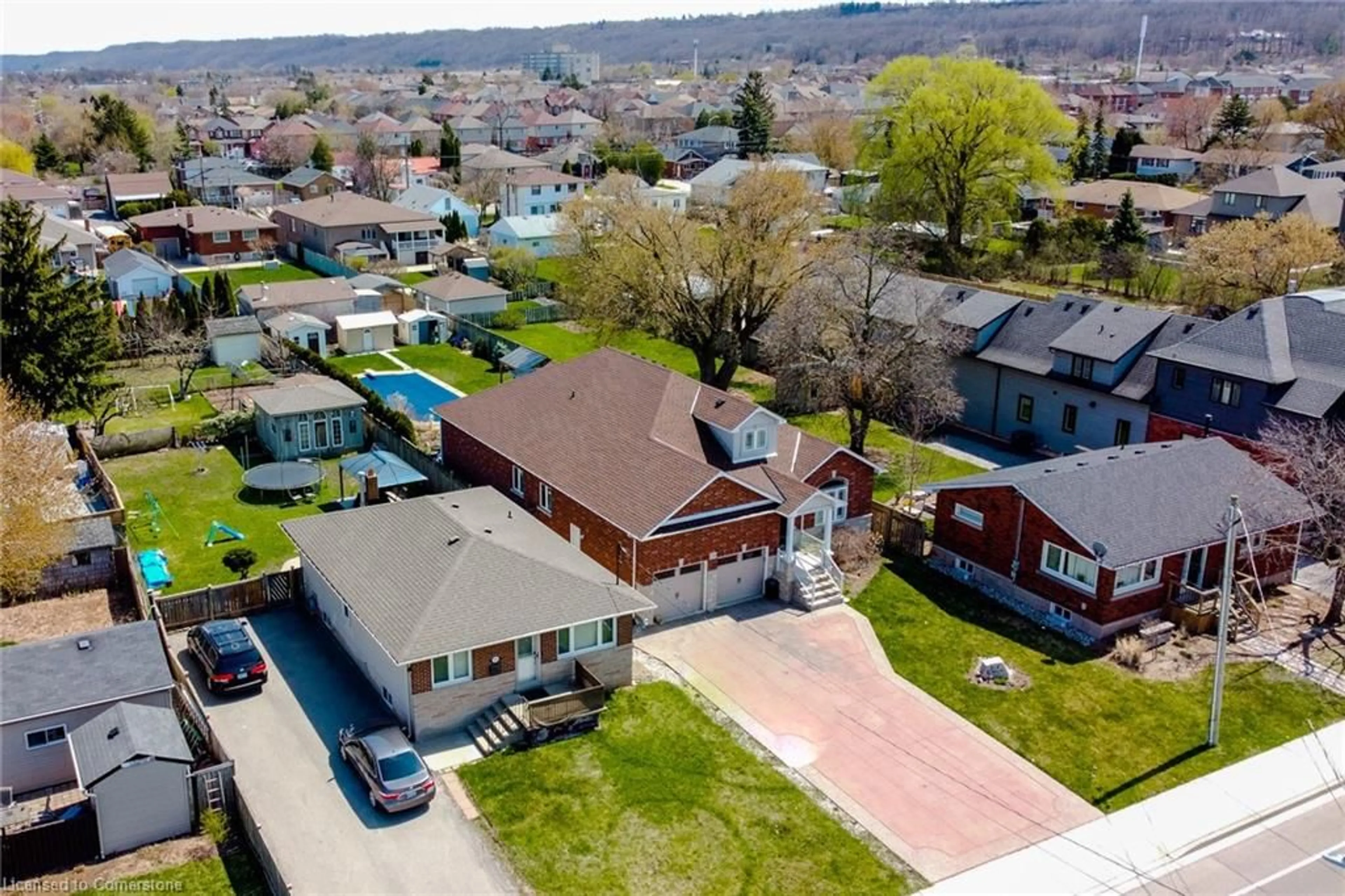 A pic from outside/outdoor area/front of a property/back of a property/a pic from drone, street for 214 Millen Rd, Stoney Creek Ontario L8E 2G7