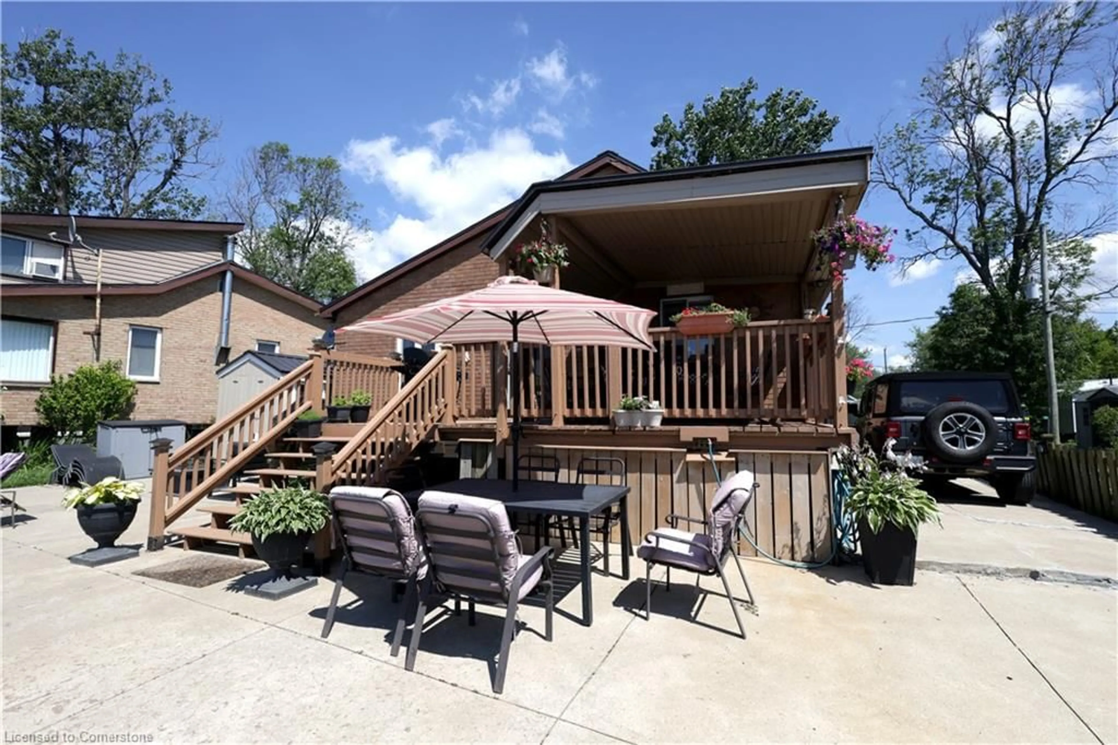 Patio, street for 22 Winger Bay Lane, Selkirk Ontario N0A 1P0