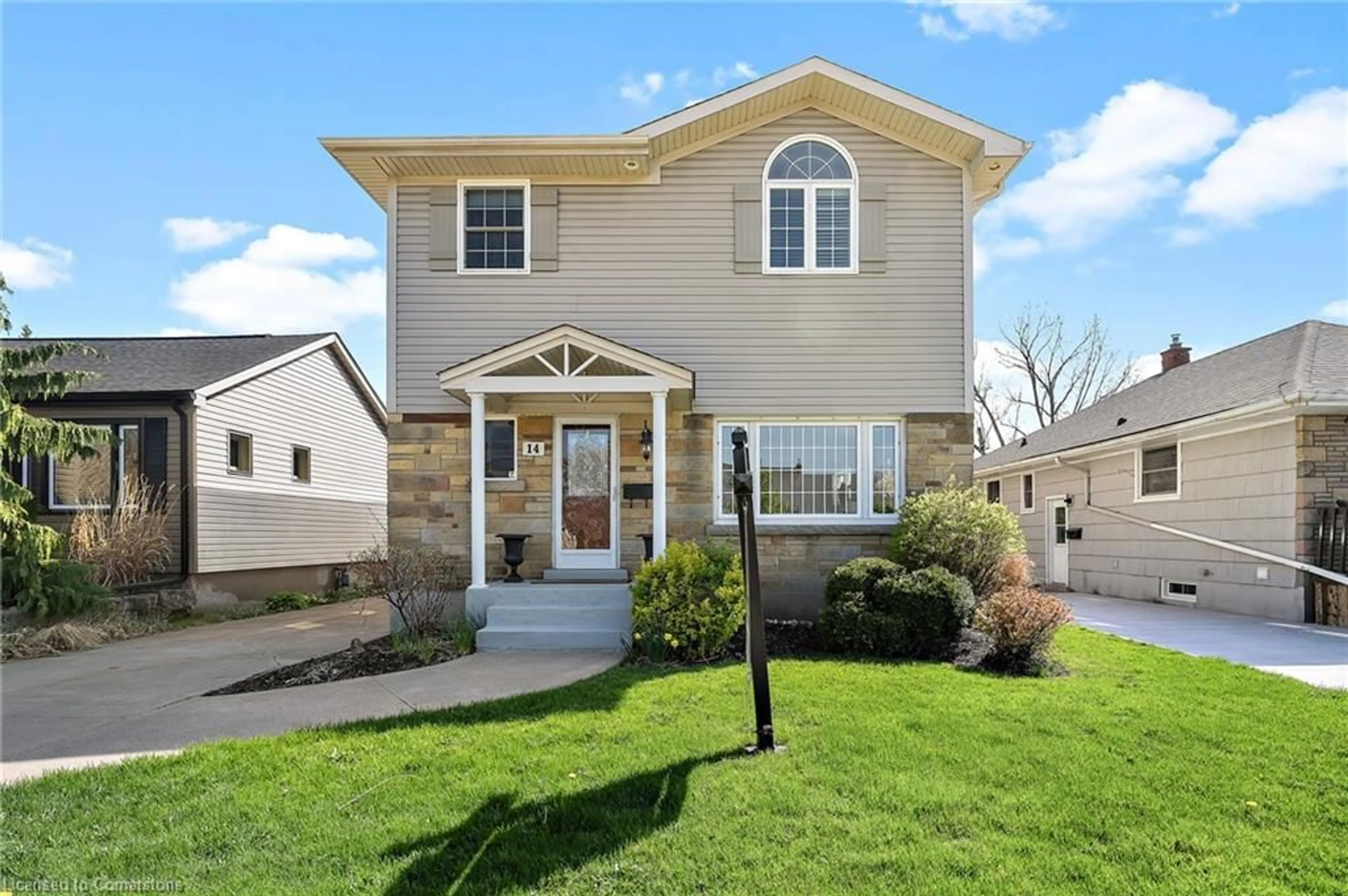 Home with vinyl exterior material, street for 14 Cliff Rd, St. Catharines Ontario L2R 3W1