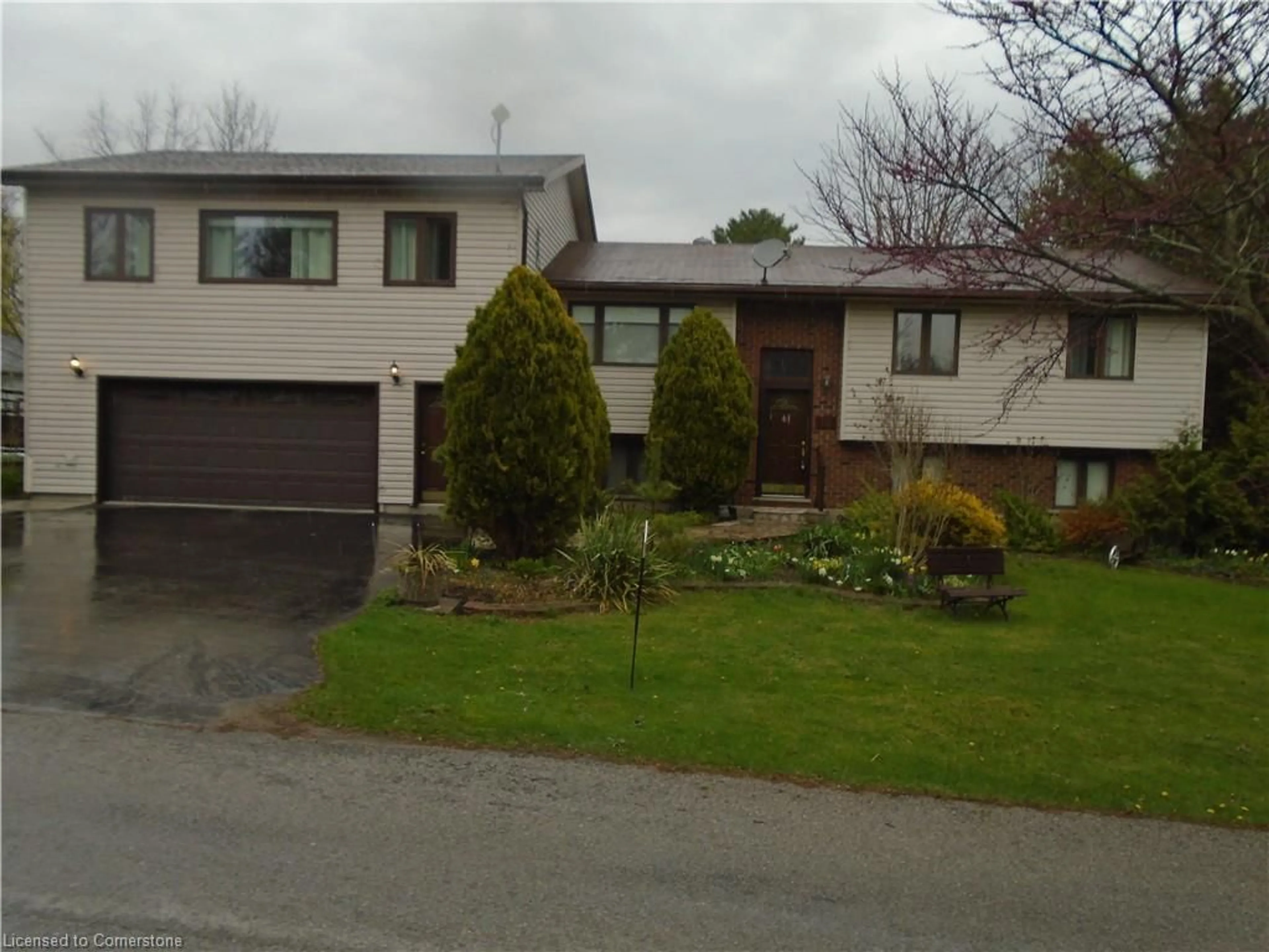 A pic from outside/outdoor area/front of a property/back of a property/a pic from drone, street for 16 Hilltop Dr, Port Ryerse Ontario N3Y 4K2