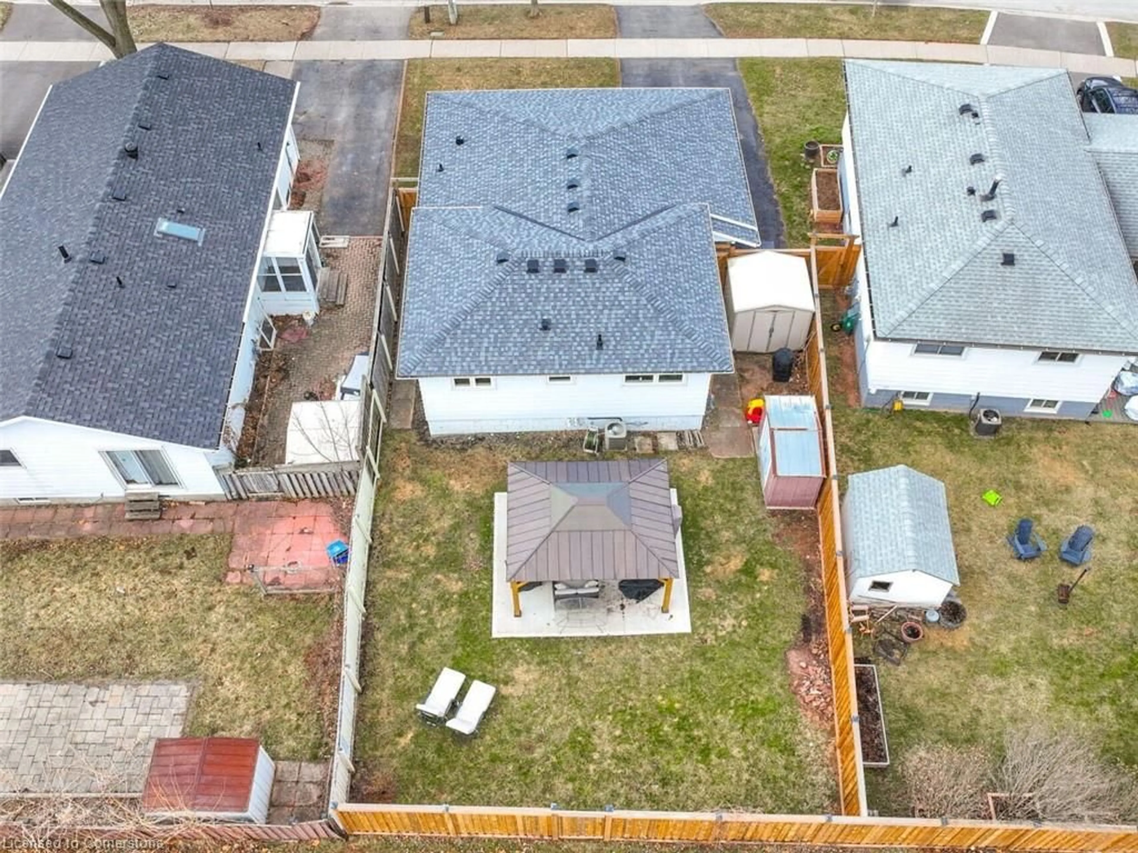 A pic from outside/outdoor area/front of a property/back of a property/a pic from drone, street for 545 Chamberlain Rd, Burlington Ontario L7L 2V2