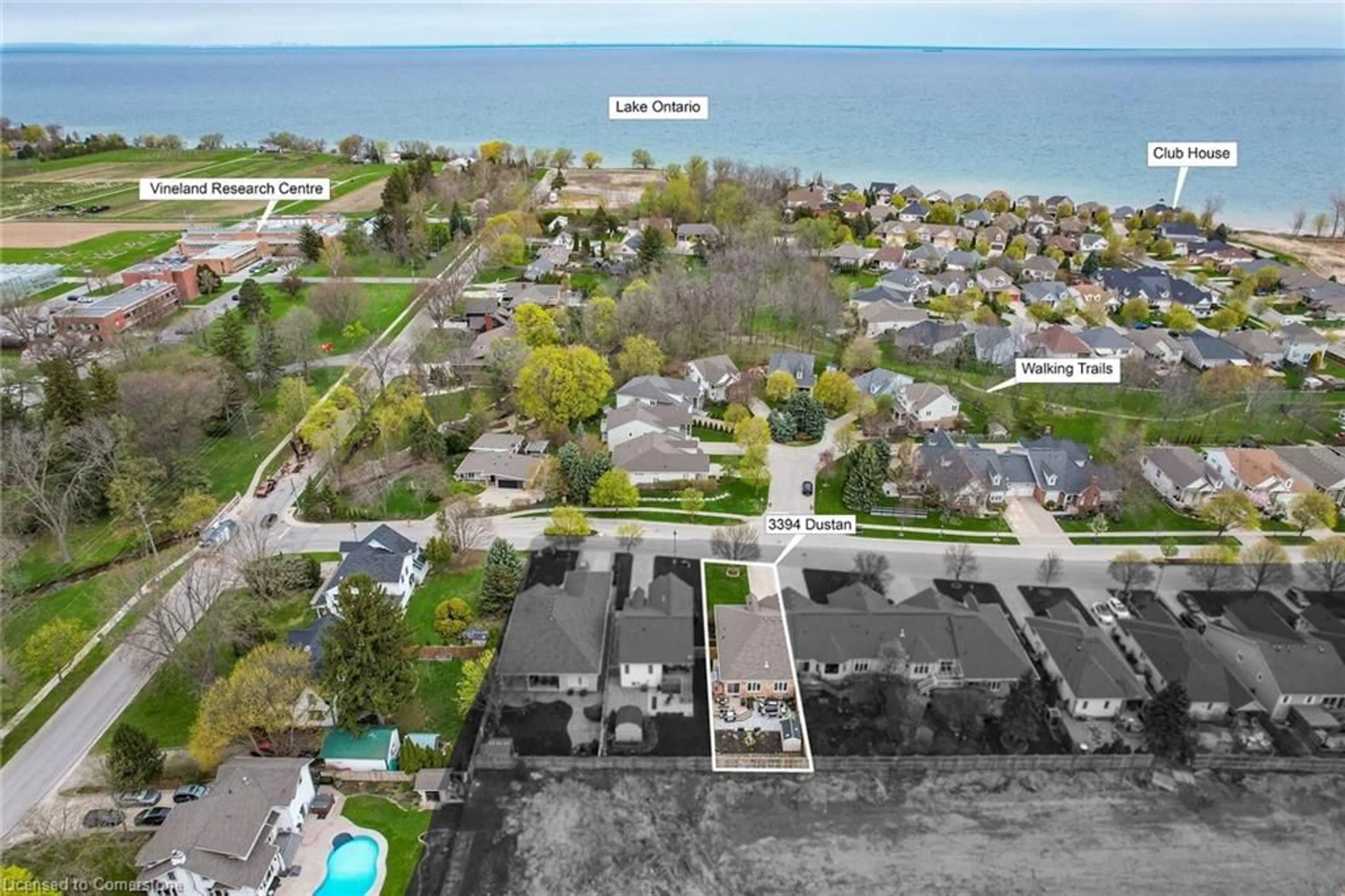 A pic from outside/outdoor area/front of a property/back of a property/a pic from drone, water/lake/river/ocean view for 3394 Dustan St, Vineland Ontario L0R 2E0