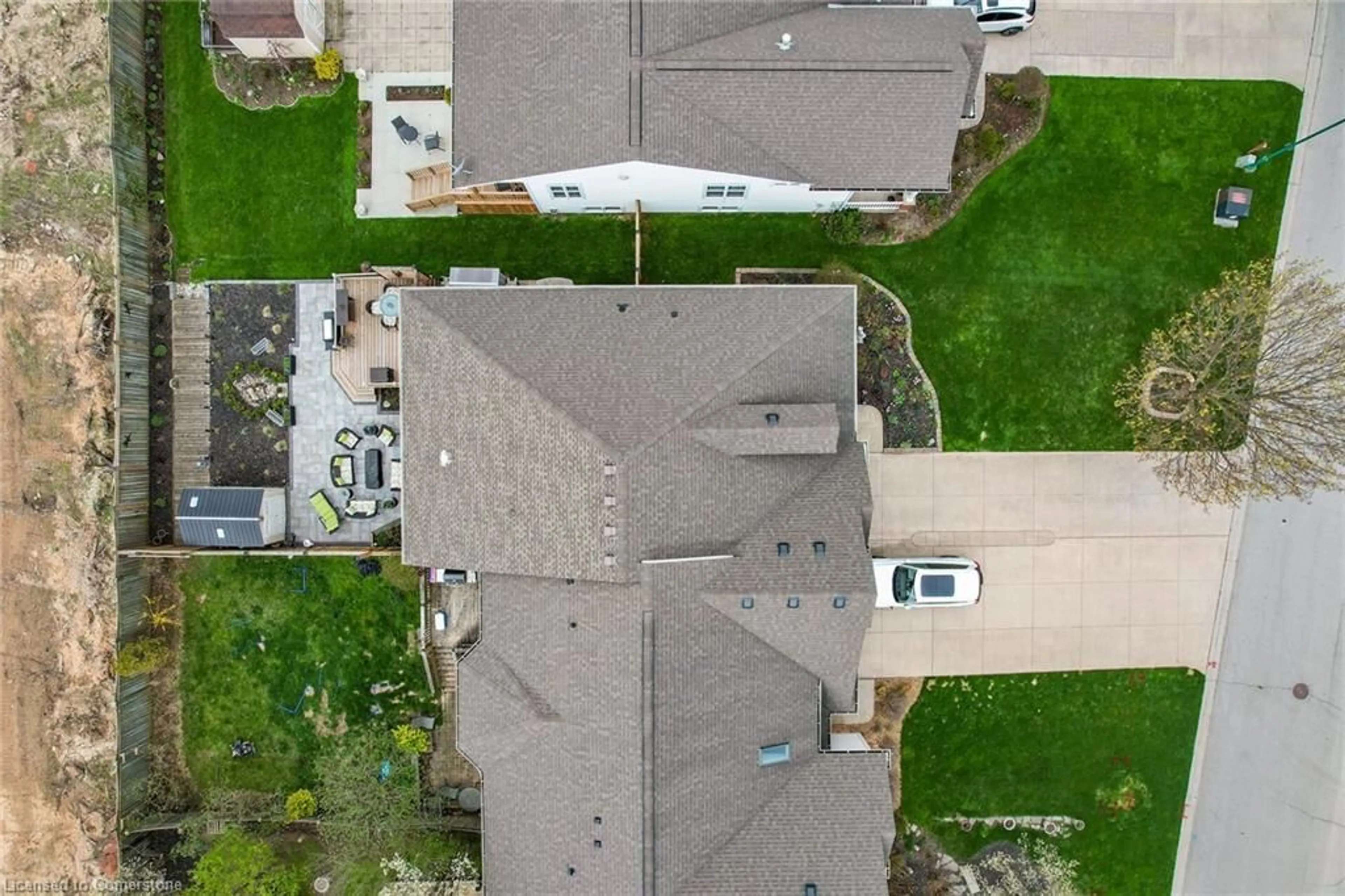 A pic from outside/outdoor area/front of a property/back of a property/a pic from drone, street for 3394 Dustan St, Vineland Ontario L0R 2E0