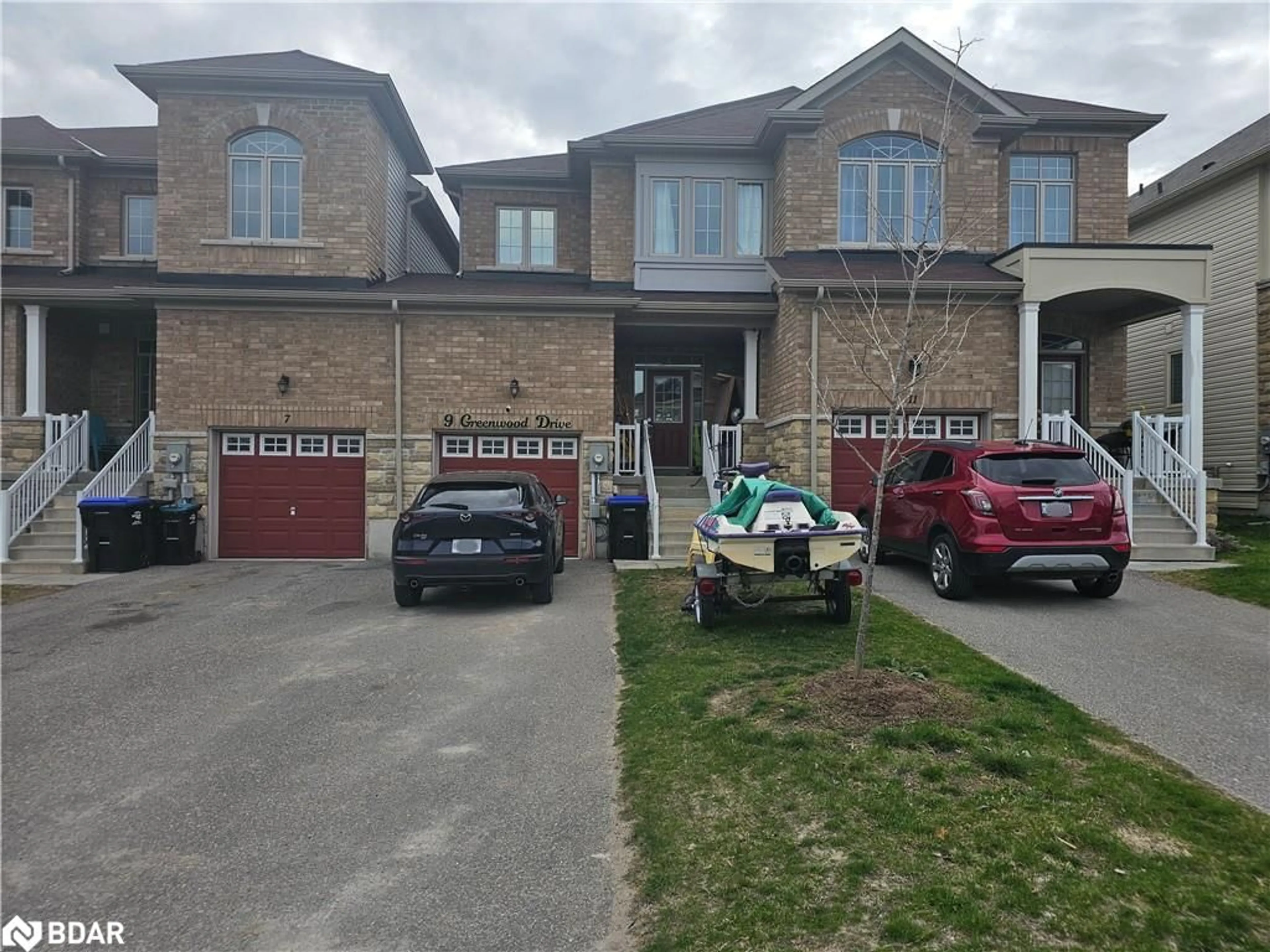 A pic from outside/outdoor area/front of a property/back of a property/a pic from drone, street for 9 Greenwood Dr, Angus Ontario L3W 0N5