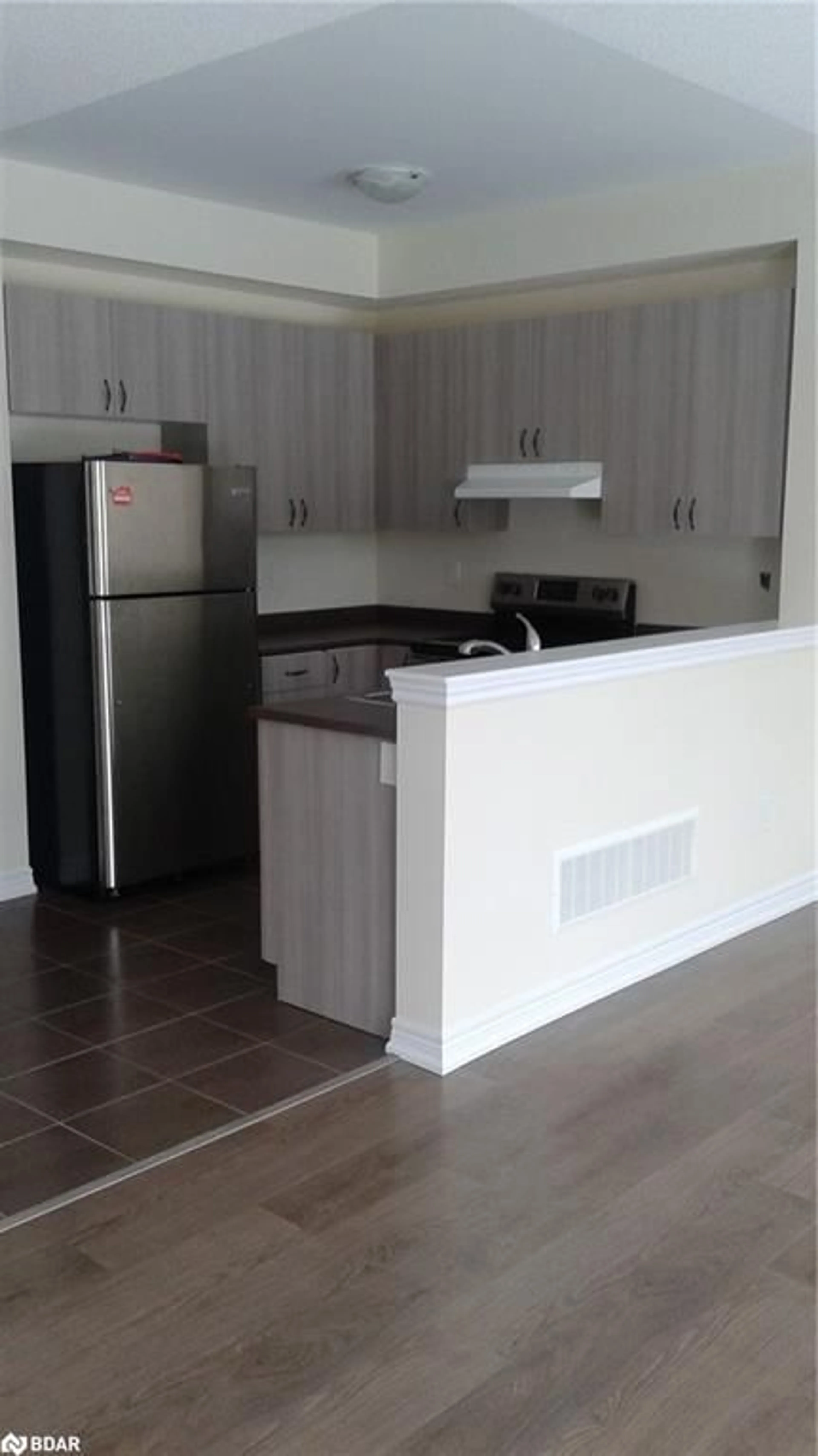 Standard kitchen, unknown for 9 Greenwood Dr, Angus Ontario L3W 0N5
