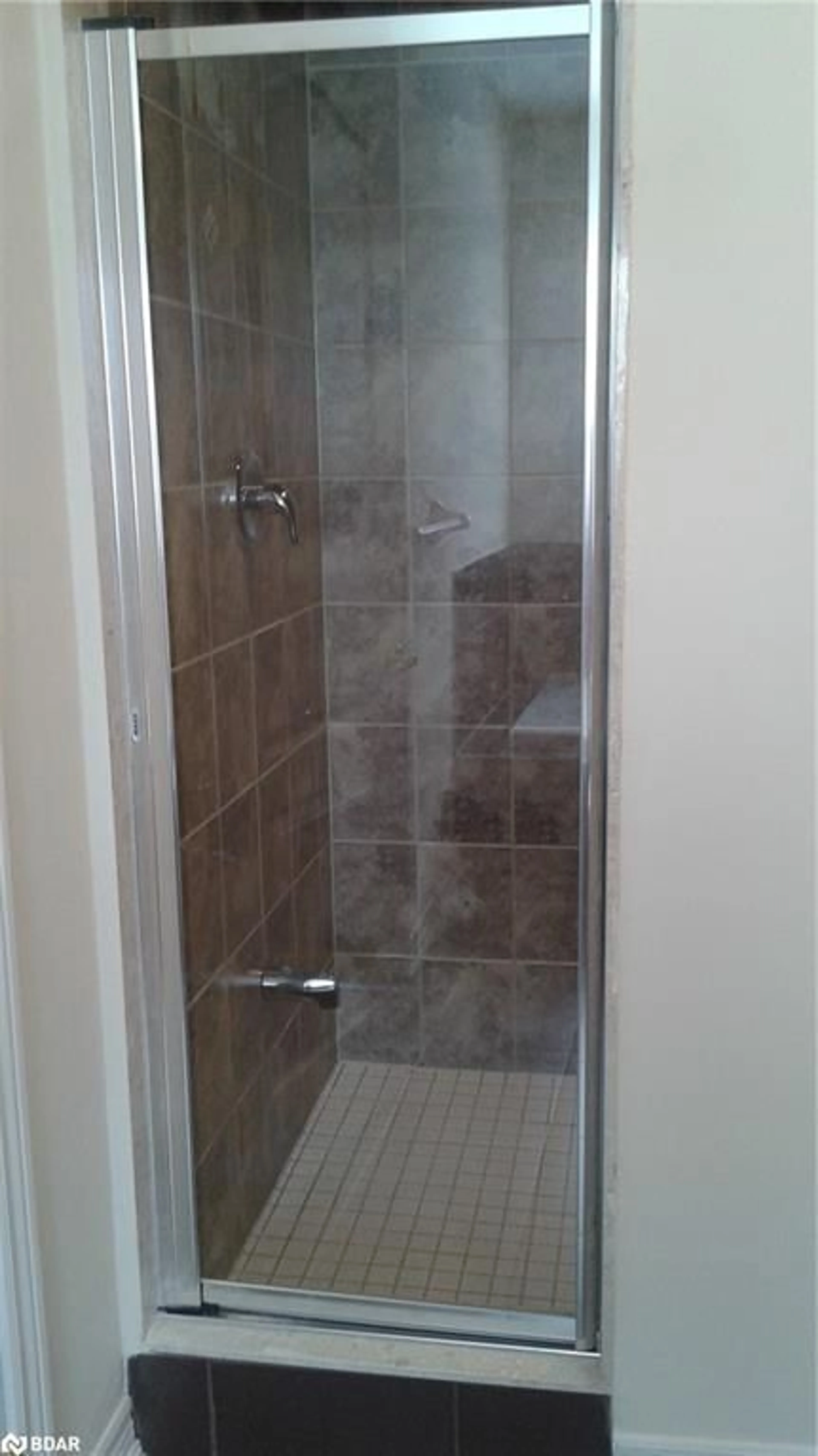 Standard bathroom, ceramic/tile floor for 9 Greenwood Dr, Angus Ontario L3W 0N5