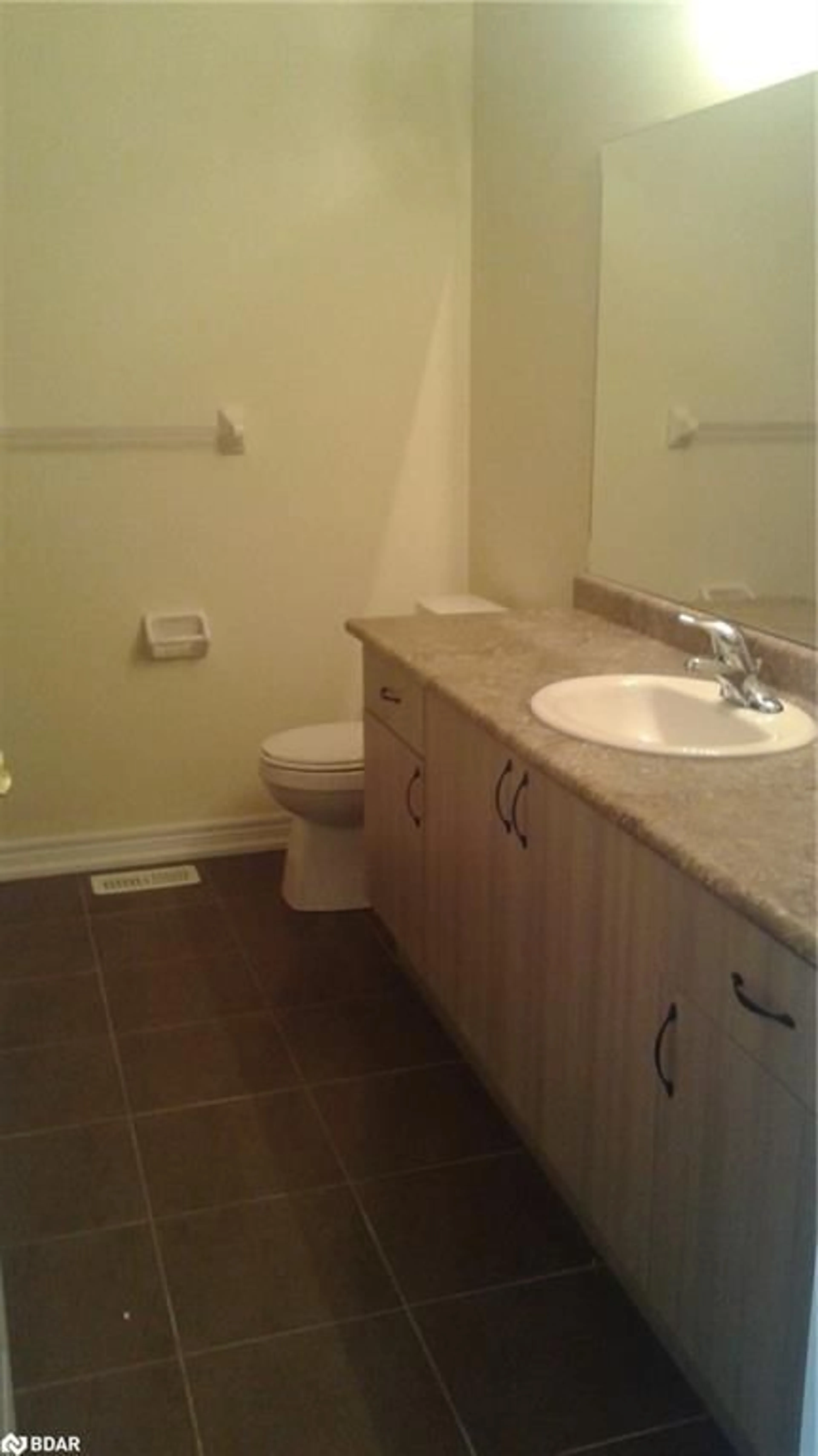 Standard bathroom, unknown for 9 Greenwood Dr, Angus Ontario L3W 0N5