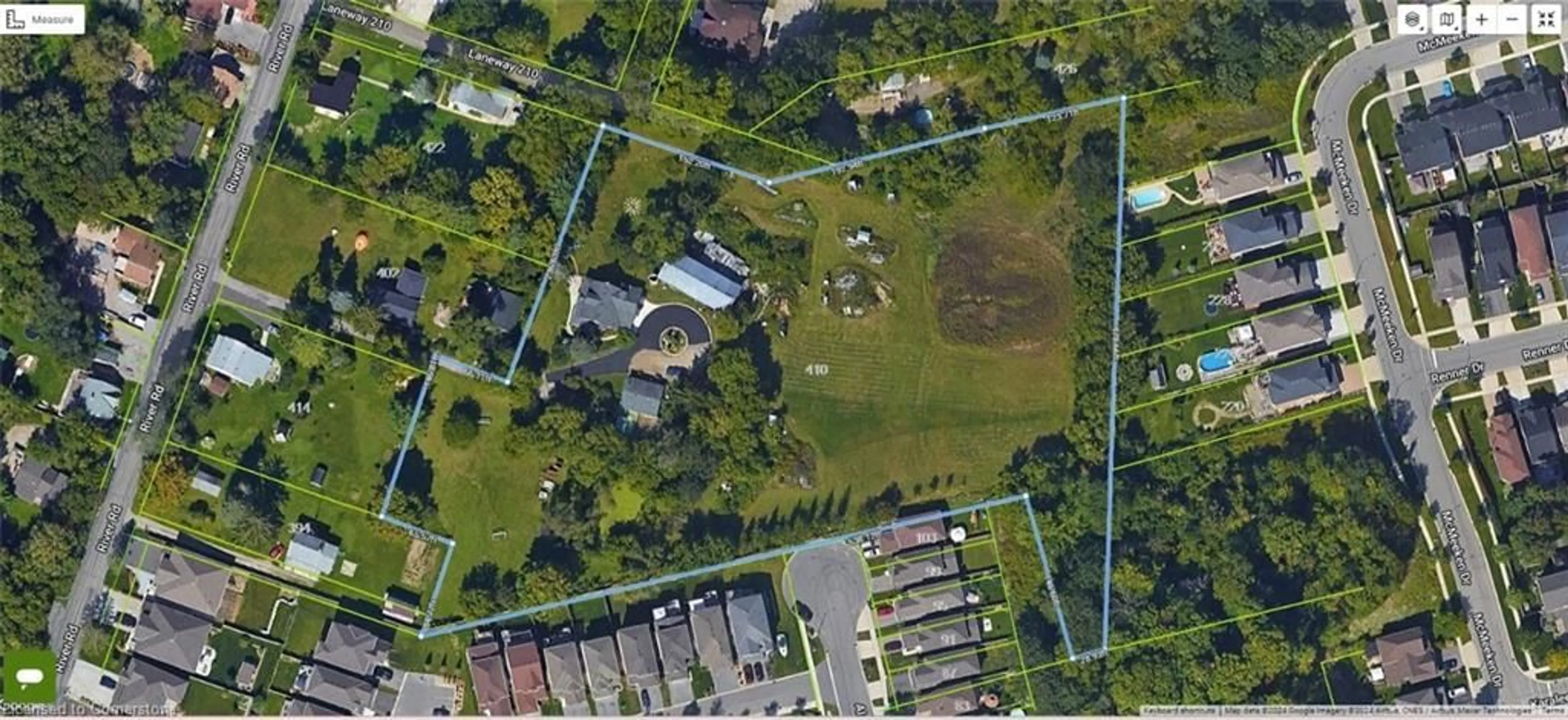 A pic from outside/outdoor area/front of a property/back of a property/a pic from drone, street for 404 River Rd, Cambridge Ontario N3C 2B7