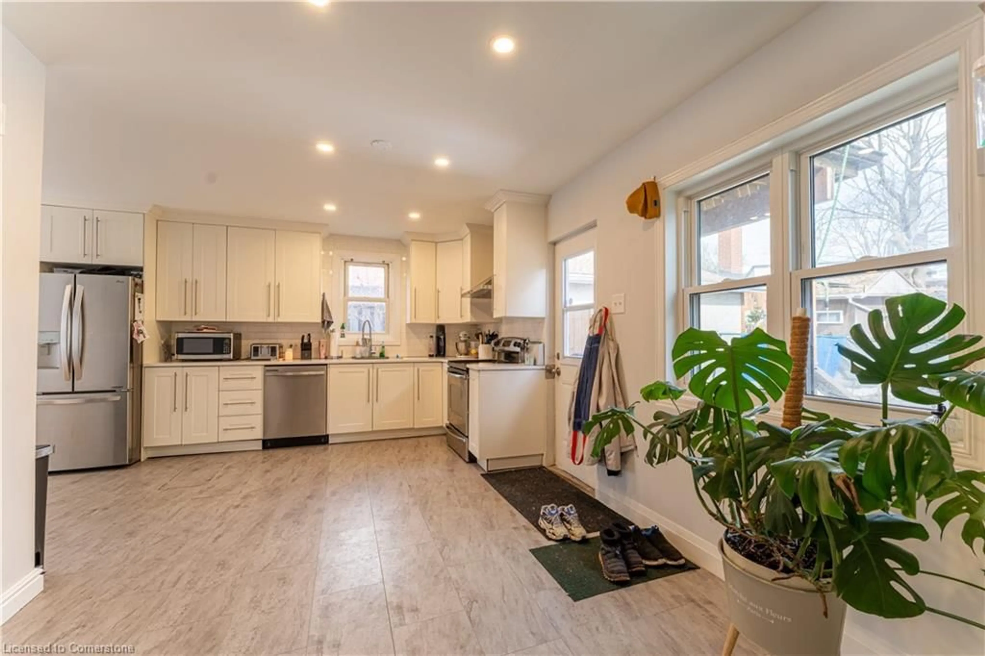 Open concept kitchen, unknown for 374 Weber St, Kitchener Ontario N2H 1G5