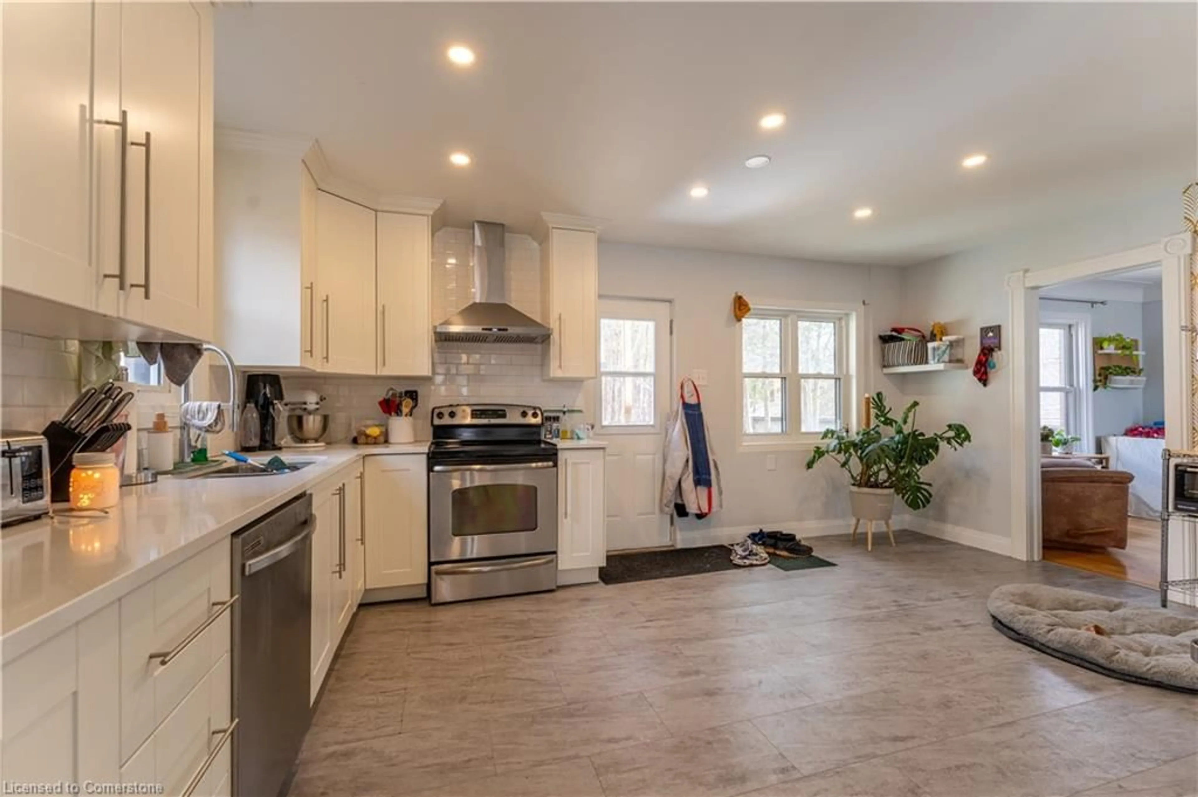 Open concept kitchen, unknown for 374 Weber St, Kitchener Ontario N2H 1G5
