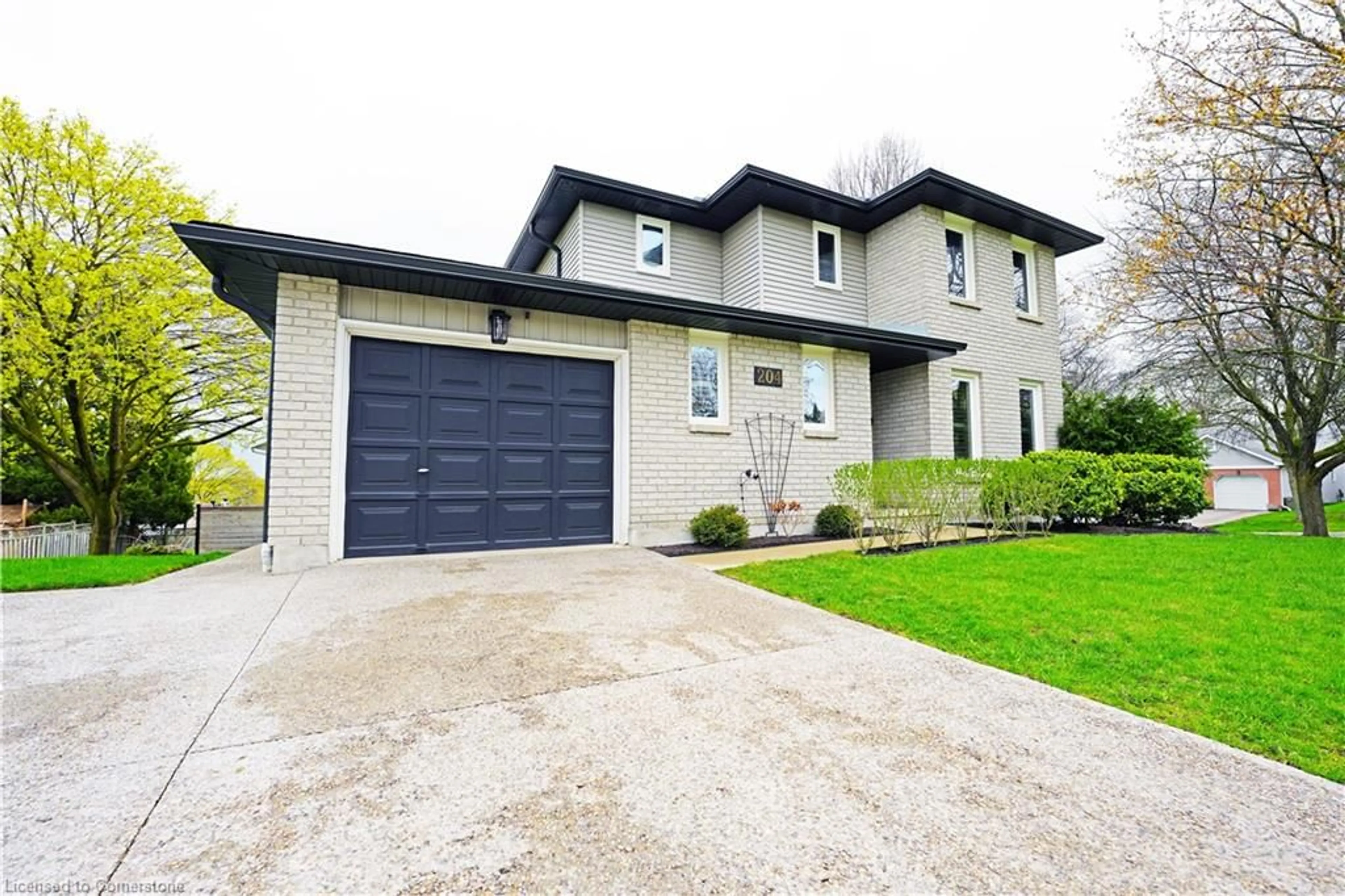 Home with brick exterior material, street for 204 Quinte St, Kitchener Ontario N2A 3K2