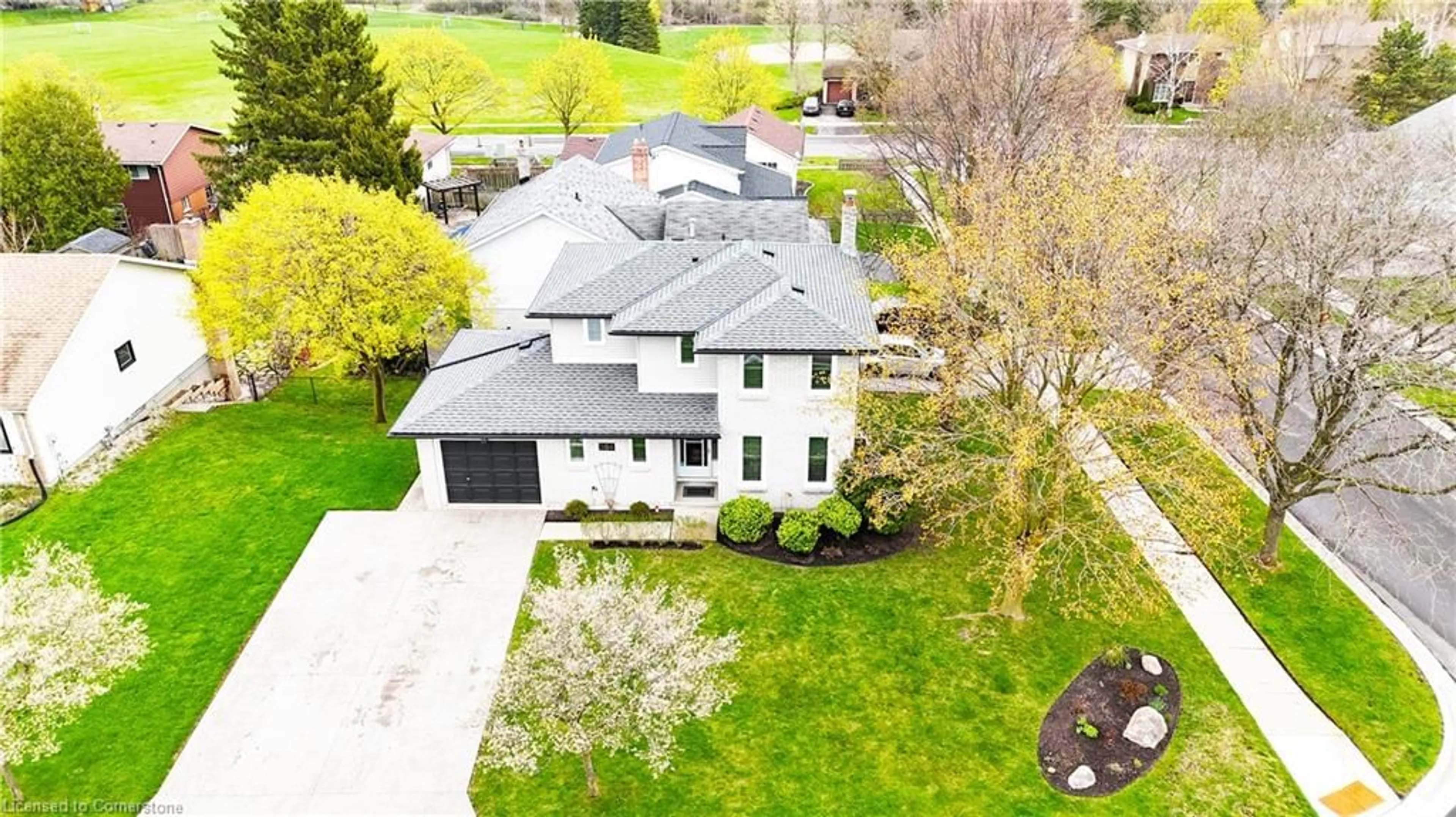 A pic from outside/outdoor area/front of a property/back of a property/a pic from drone, street for 204 Quinte Crt, Kitchener Ontario N2A 3K2